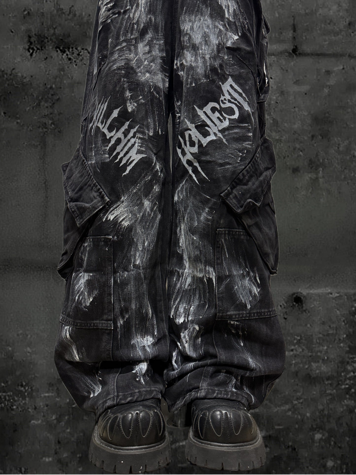 Paint Print Cargo Wide Leg Denim Jeans & Skull Belt & Belt Chain WN23787