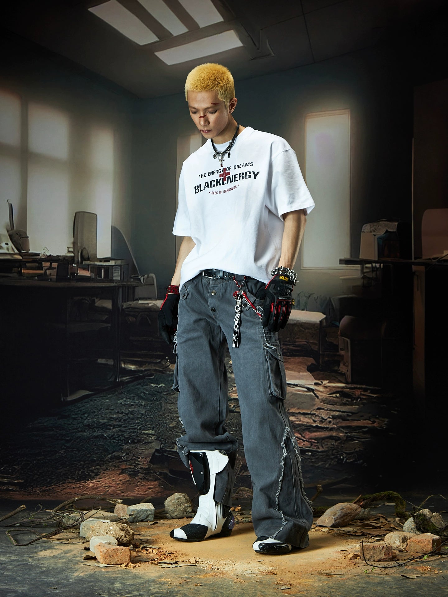 Washed Layered Raw Hem Pocket Button Low-Rise Denim Jeans WN18508