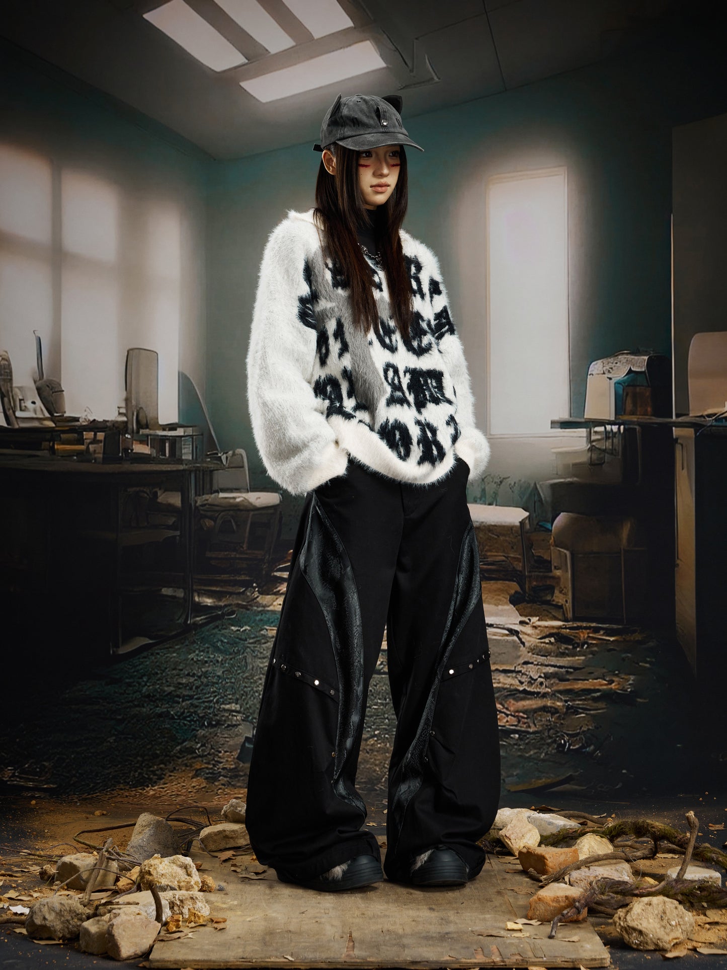 Symbol Contrast Oversize Knit Sweater WN22745