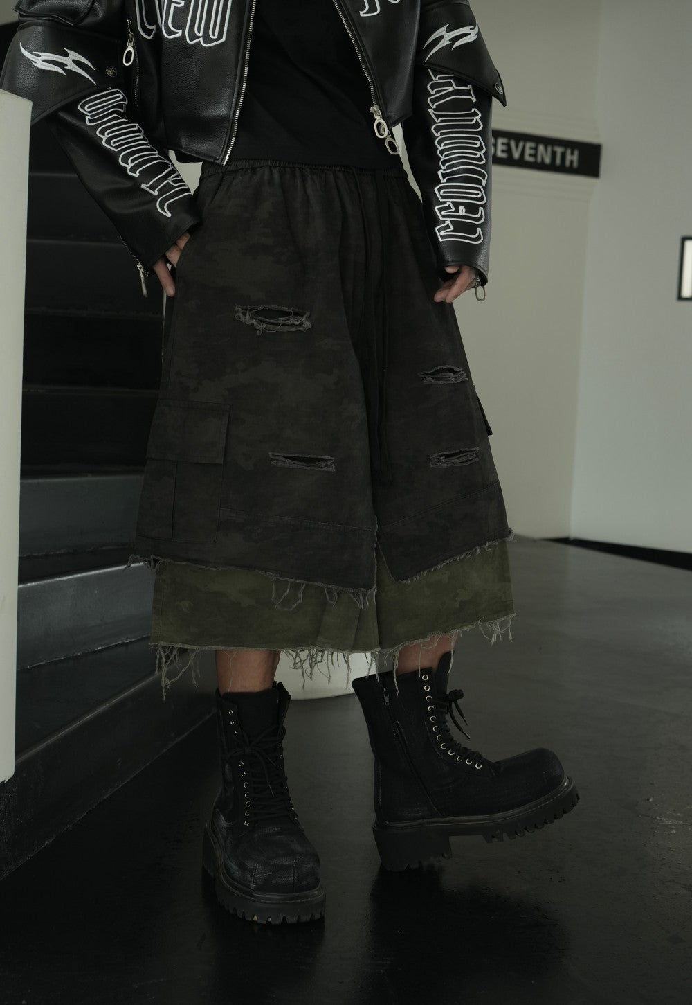 Camouflage Fake Layered Damage Frayed Wide Leg Cargo Half Pants WN28056