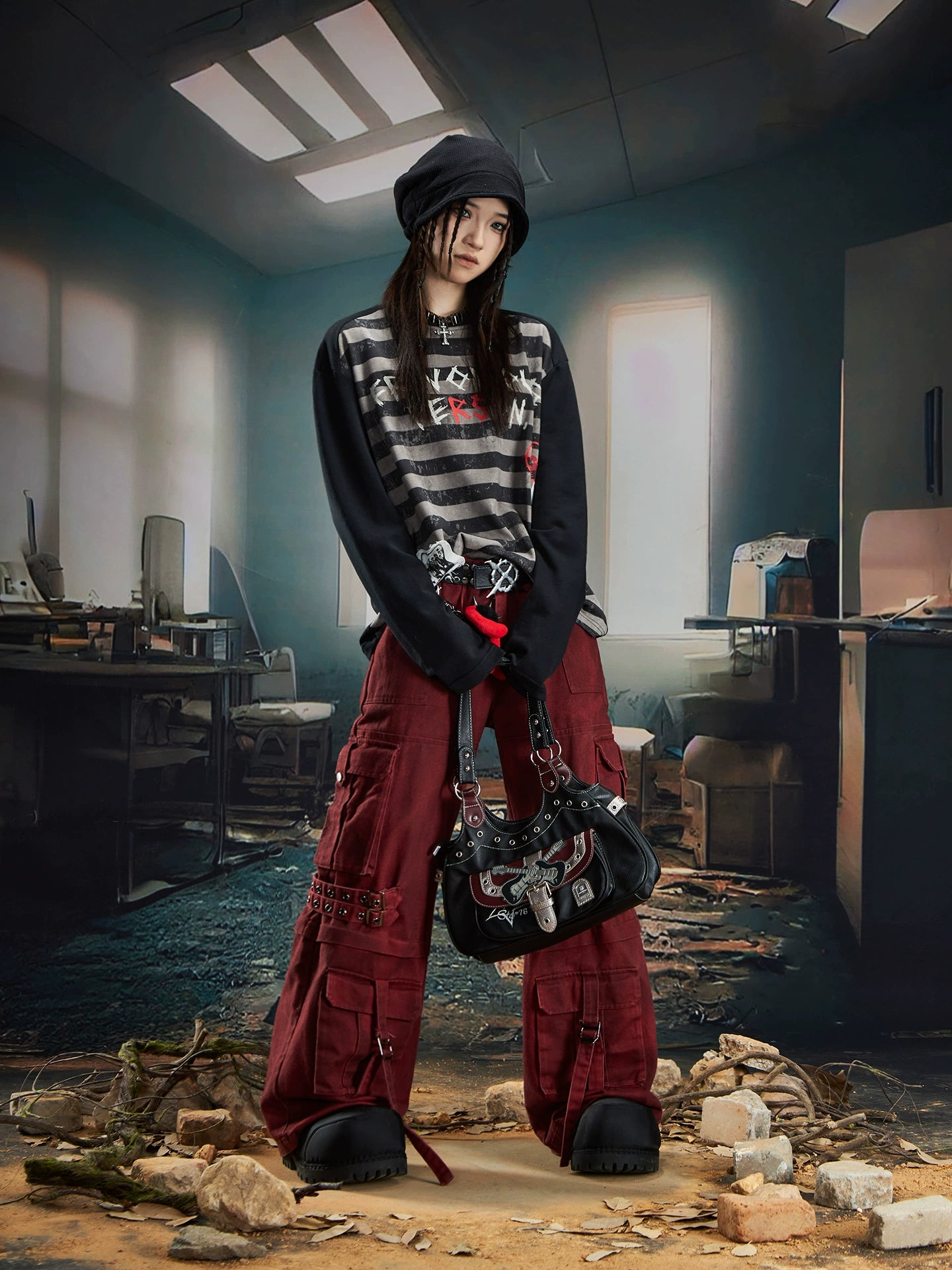 Graffiti Letter Print Stripe Long Sleeve T-Shirt WN20561