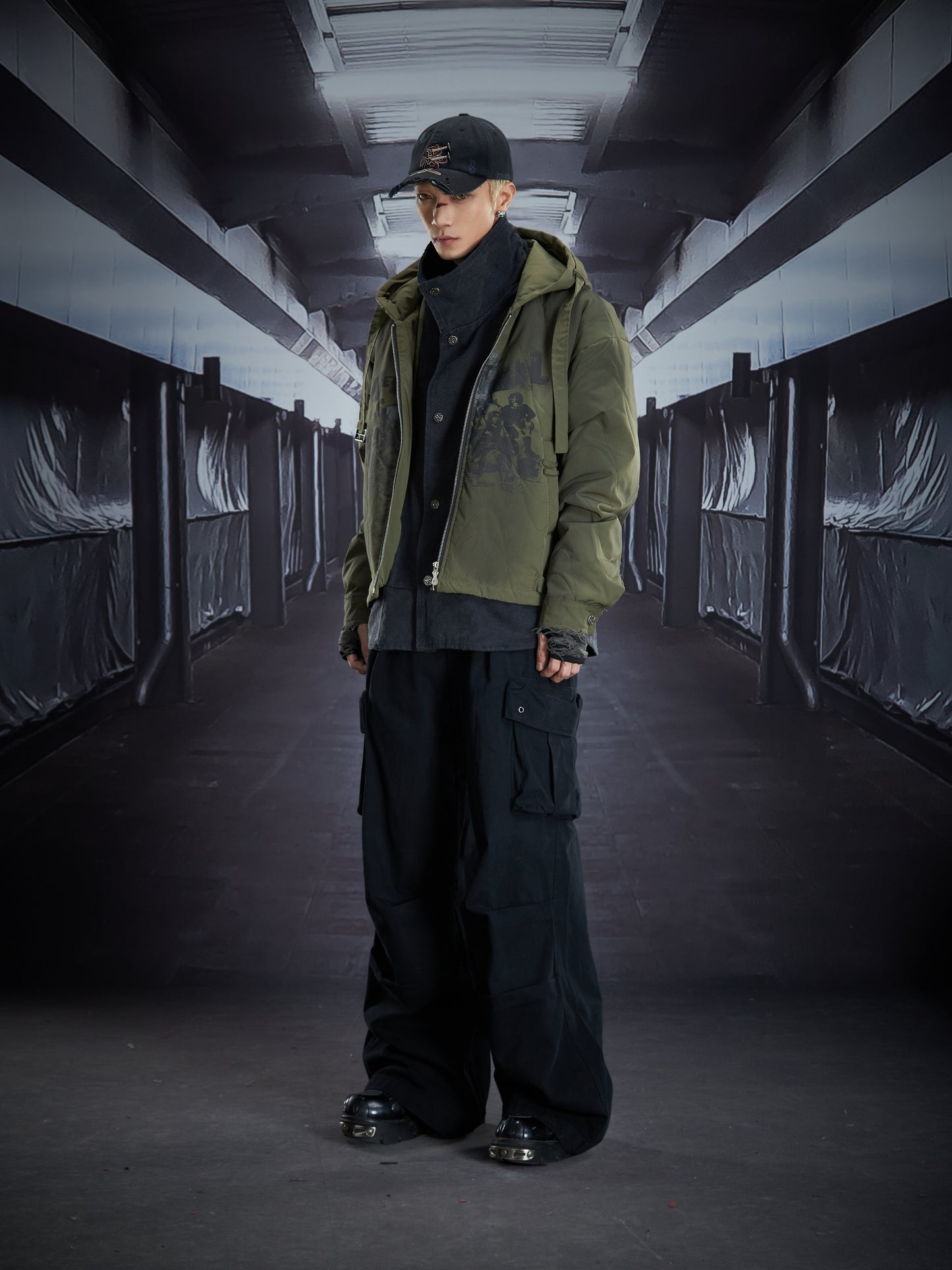 Deconstructed Patchwork Design Multi-Pocket Cargo Pants WN22832