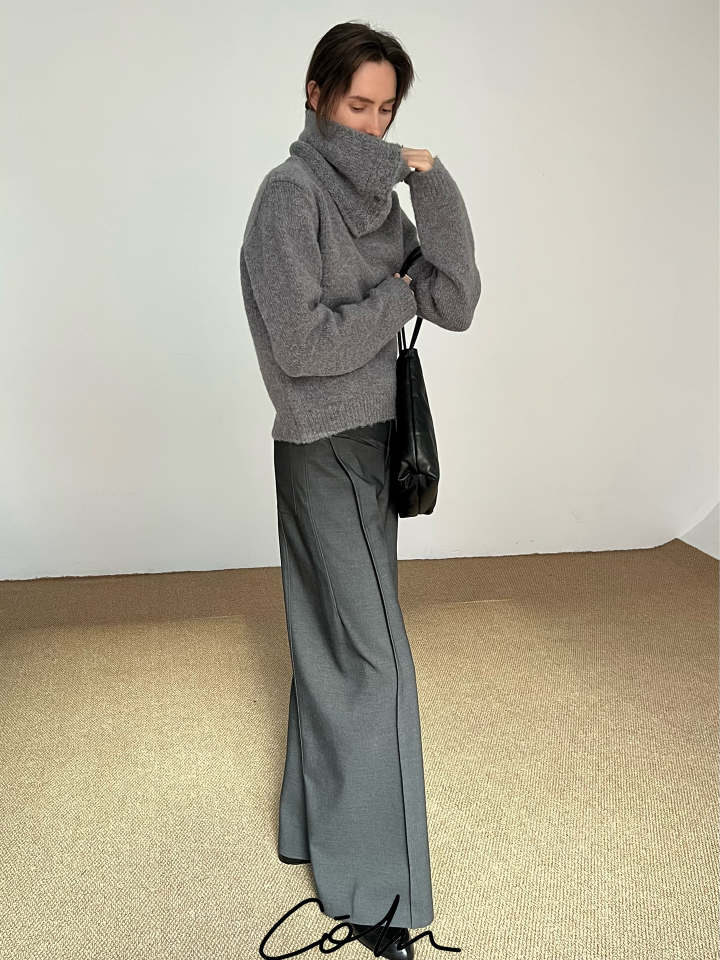 Cowl Neck Cropped Knit Sweater WN21500