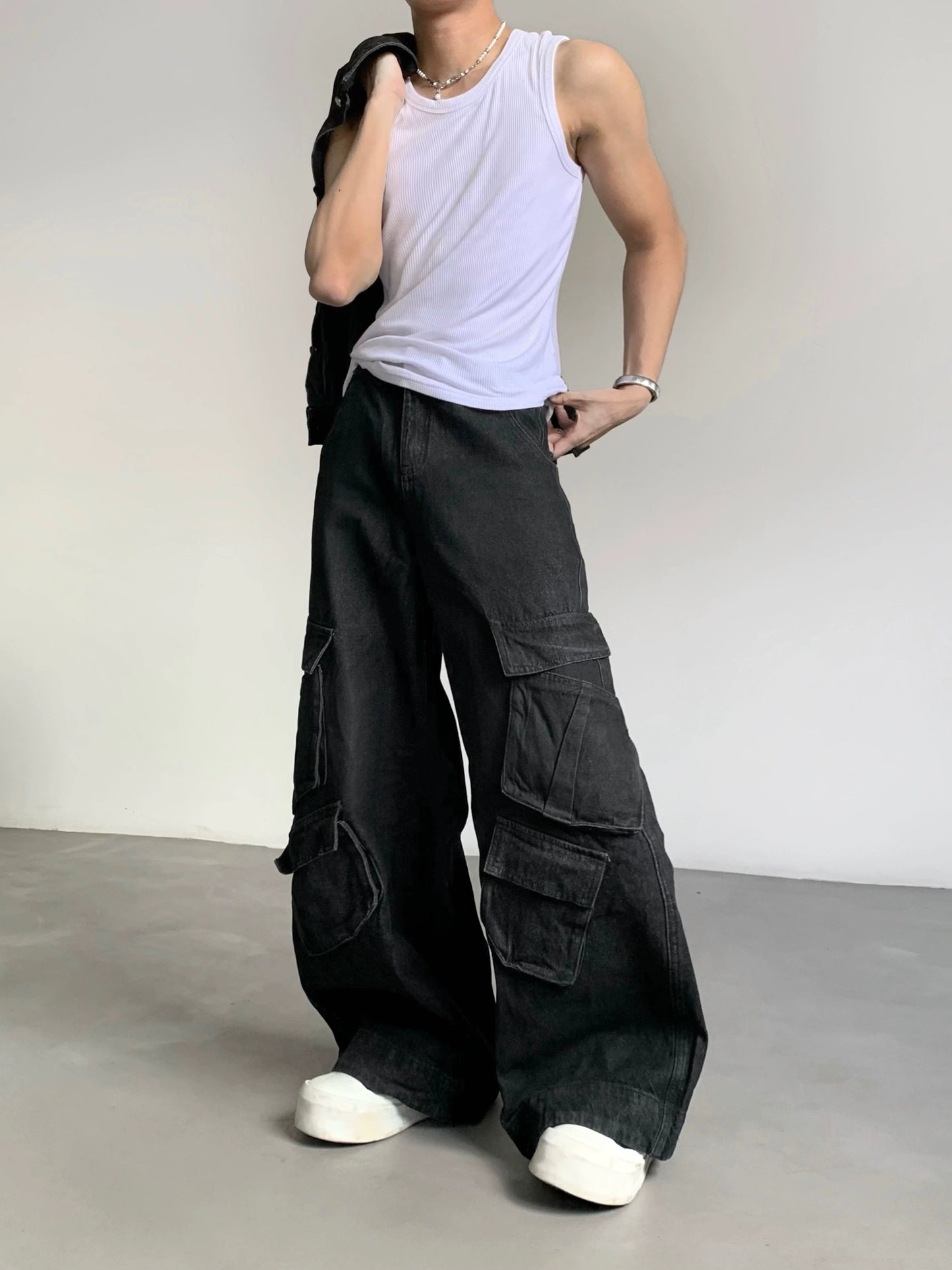 Washed Pockets Design Curved Flare Denim Jeans WN21957