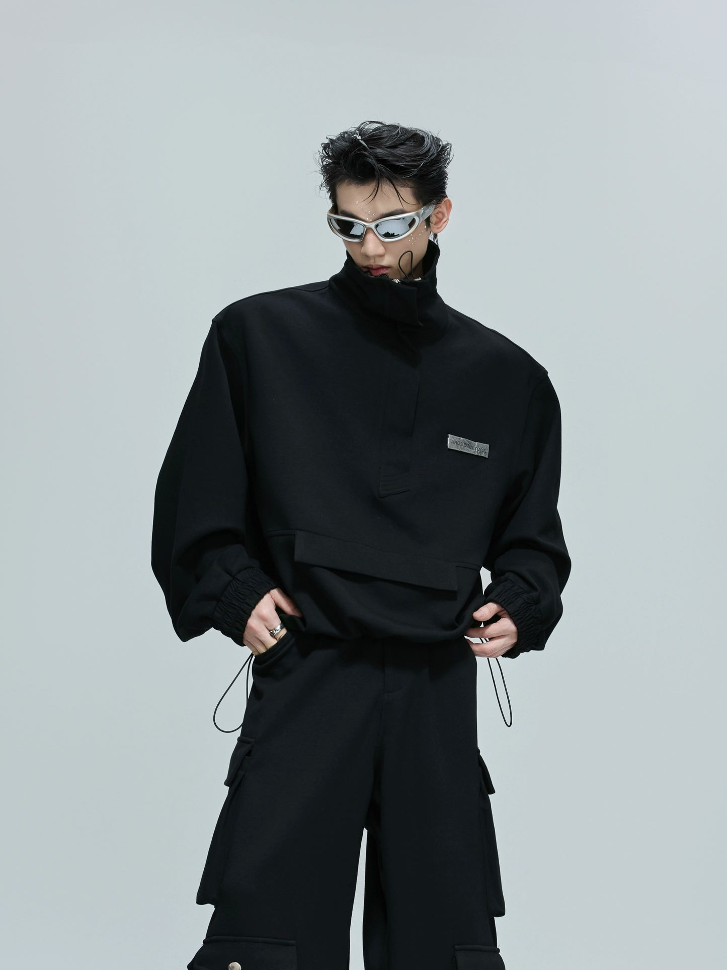 Standing-Collar Short Sweatshirt & Cargo Sweatpants Setup WN21754