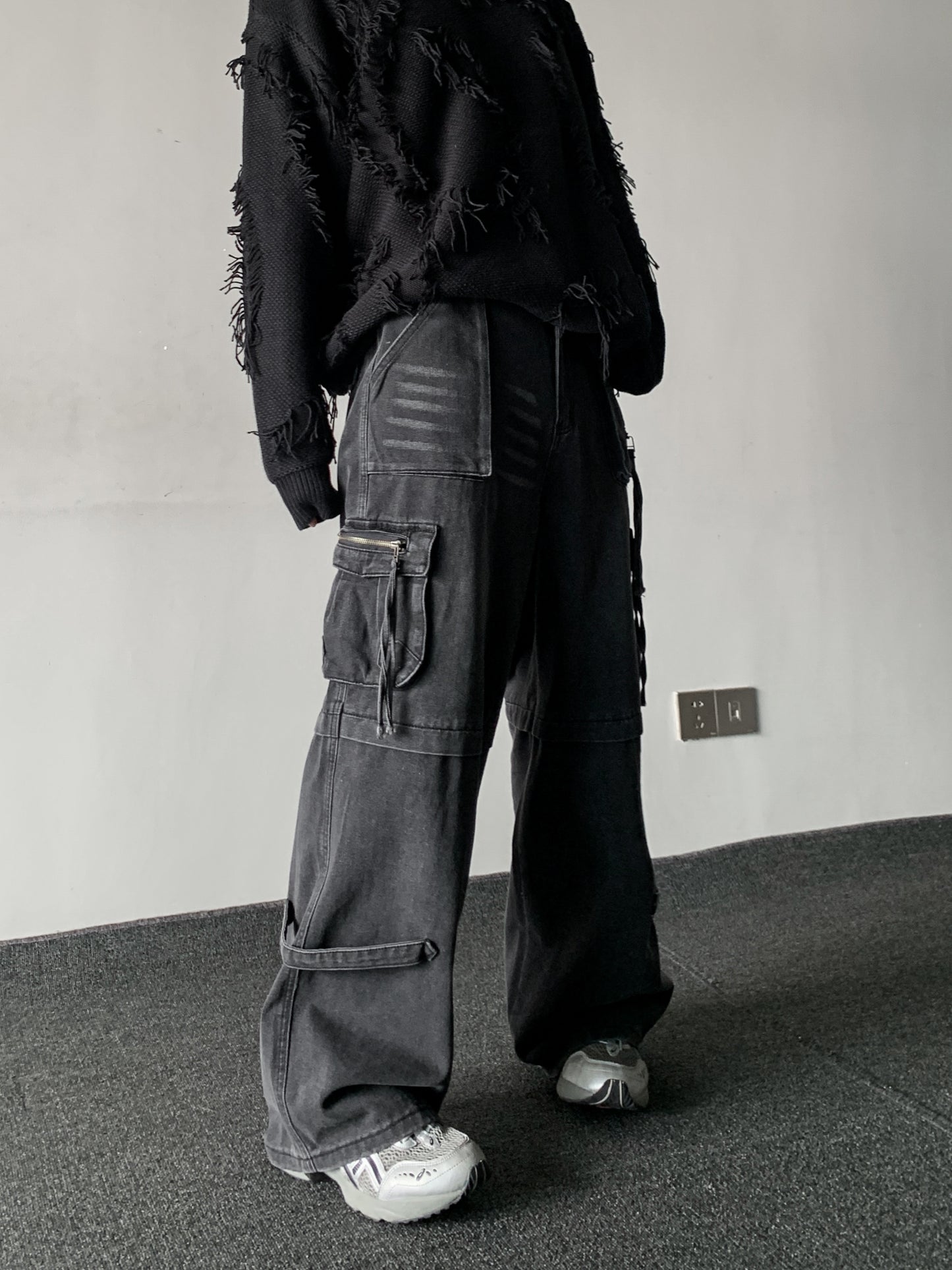 Multi-pocket Washed Wide-leg Cargo Denim Jeans WN15381