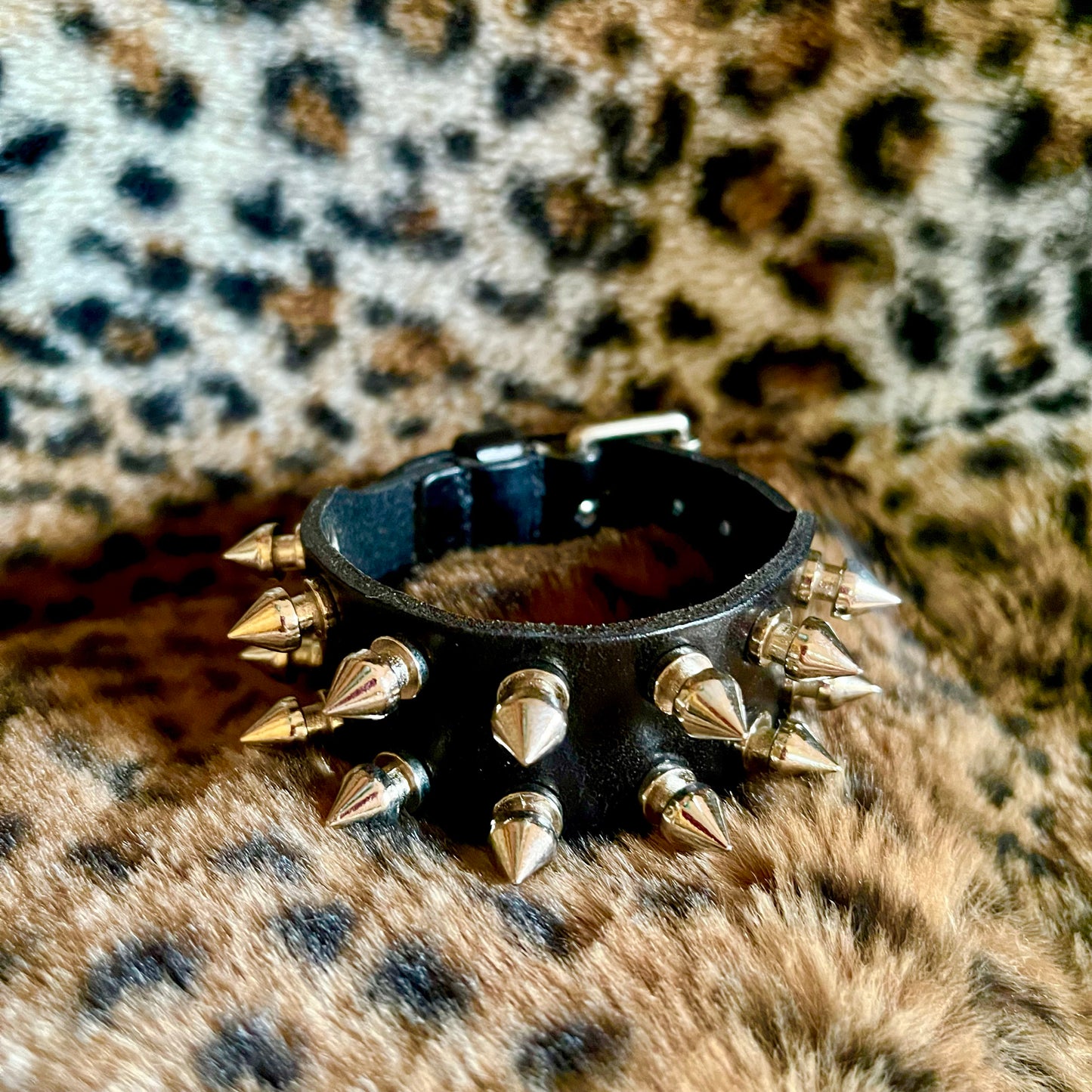 Studs Detail Metal Bracelet & Pearl Necklace & Cross Necklace & Padlock Necklace WN16009