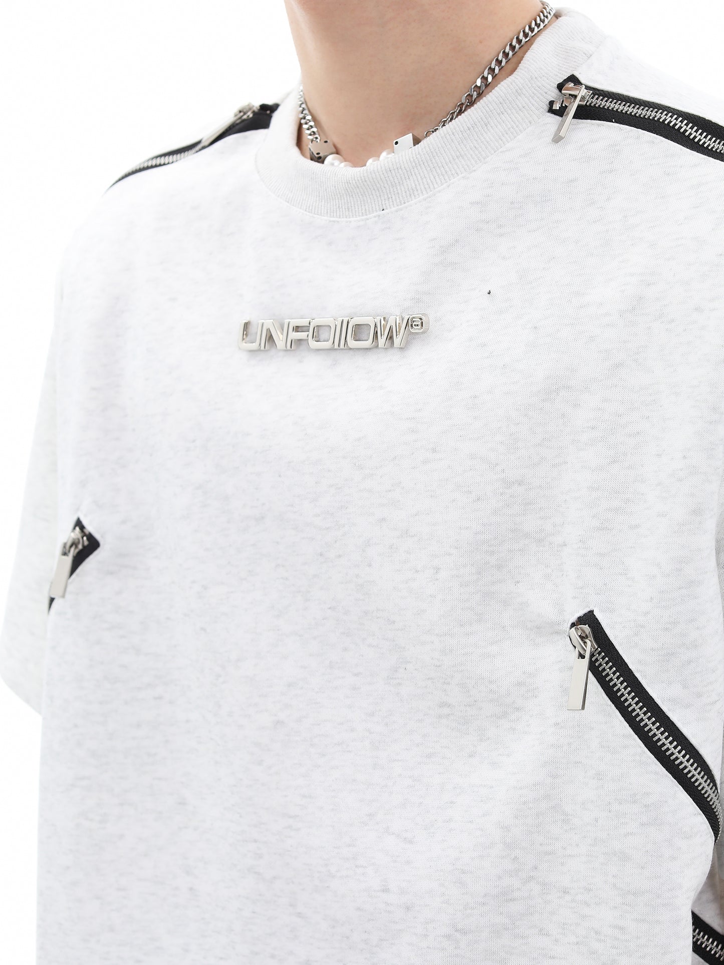 Metal Logo Multi Zipper Design Short Sleeve T-Shirt WN15664