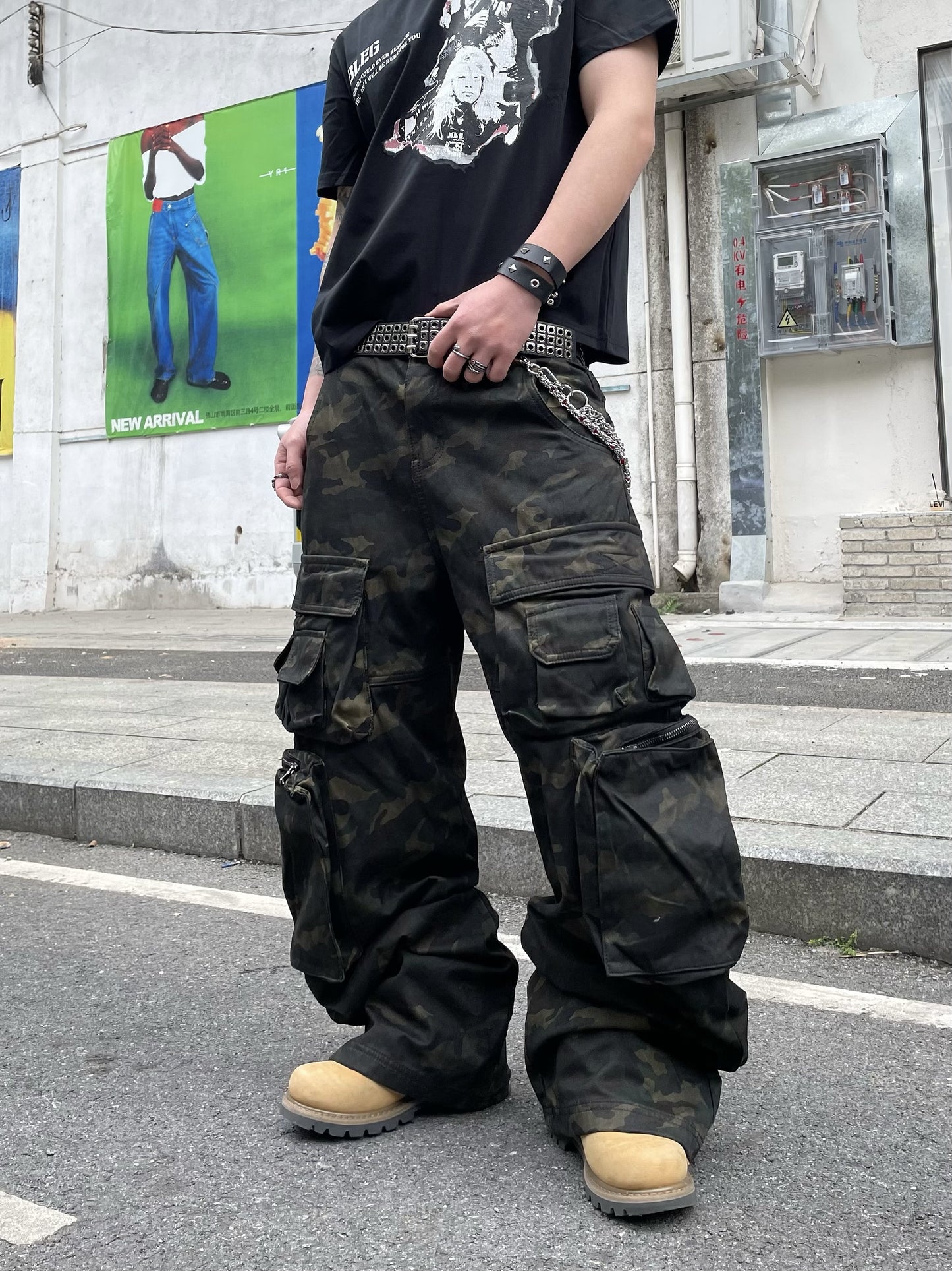 Camouflage Multi-pocket Cargo Wide-Leg Denim Jeans WN14996