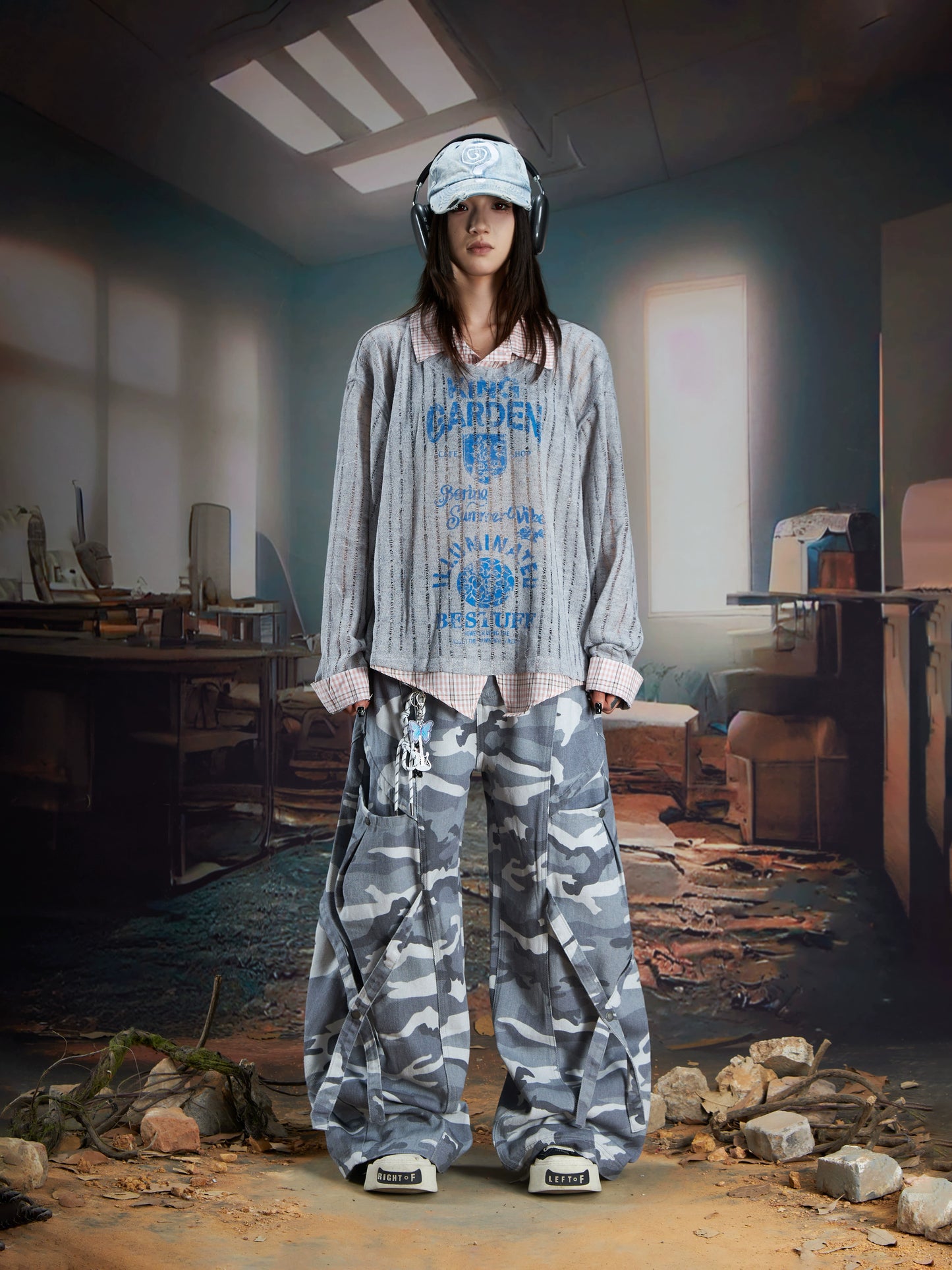 Fake Layered V-Neck Patchwork Long Sleeve T-Shirt WN21359