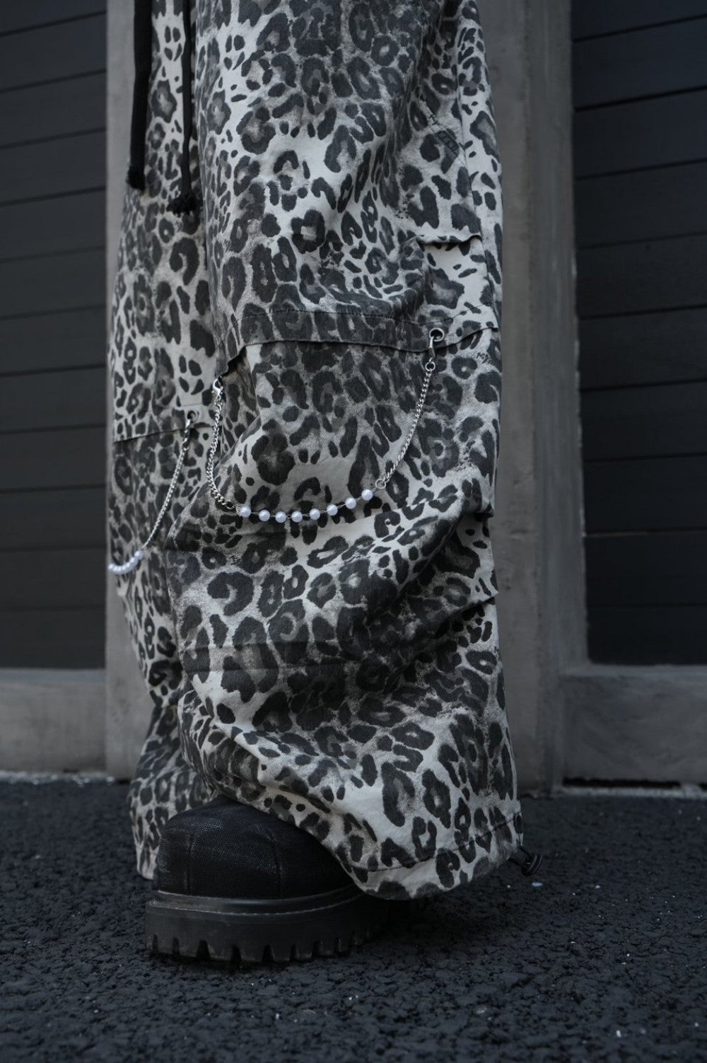 Leopard Studs Chain Detail Wide Leg Cargo Pants WN28012