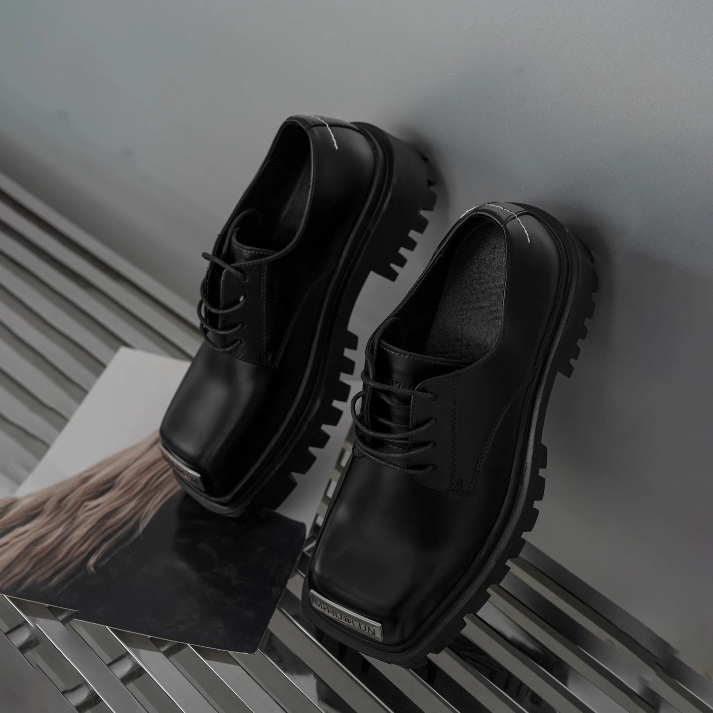 Metal Design Thick Soled Leather Shoes WN6873