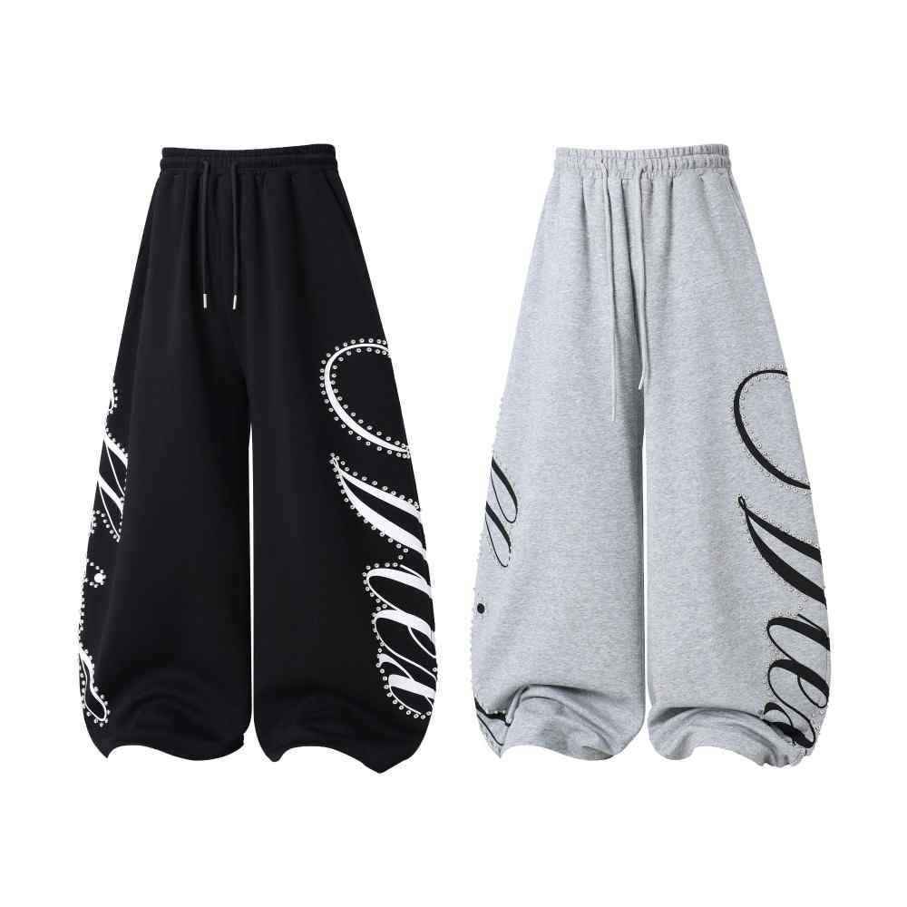 Metal Stud Graffiti Letter Print Curved Wide Leg Sweatpants WN27905