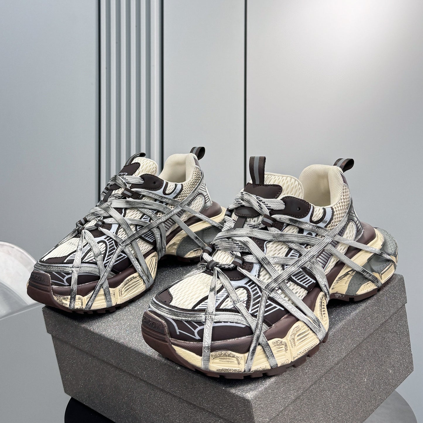 Mesh Strap Metallic Sneakers WN24672