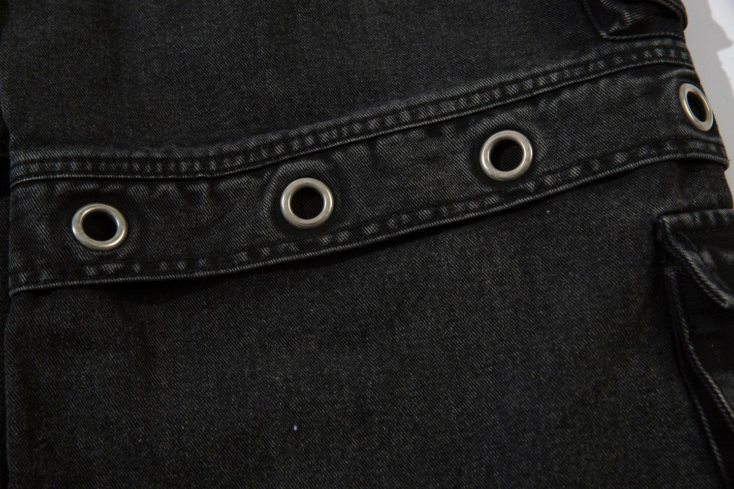 Washed Eyelet Cargo Denim Jeans WN25447