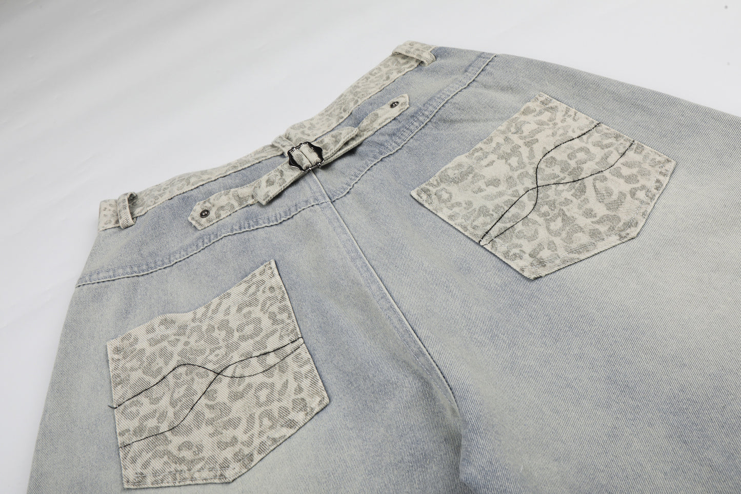 Leopard Print Curved Wide Leg Denim Jeans WN25702