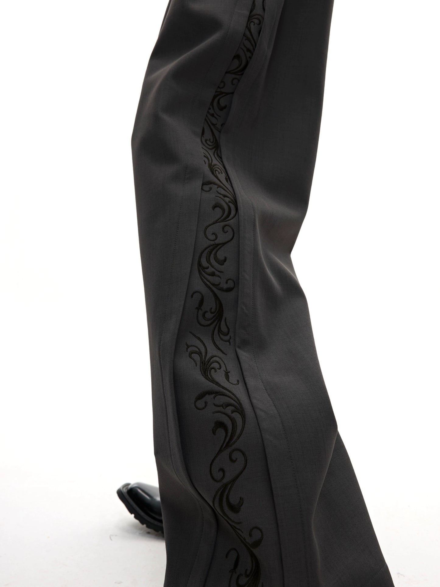 Embroidery Pattern Three-Dimensional Cut Trousers WN18331