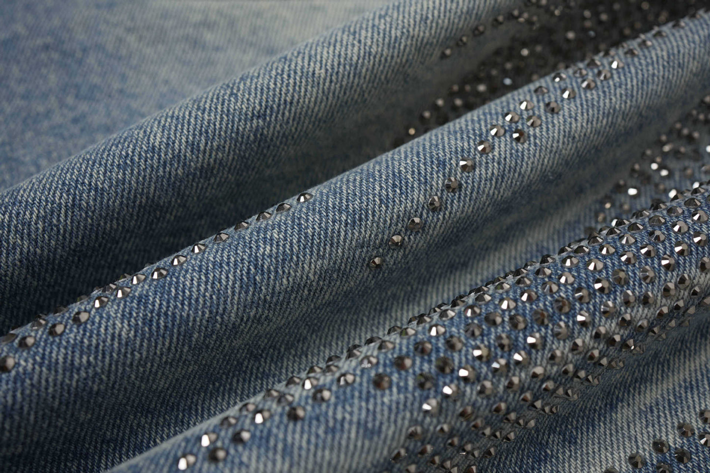 Rhinestone Camouflage Wash Denim Half Pants WN25558