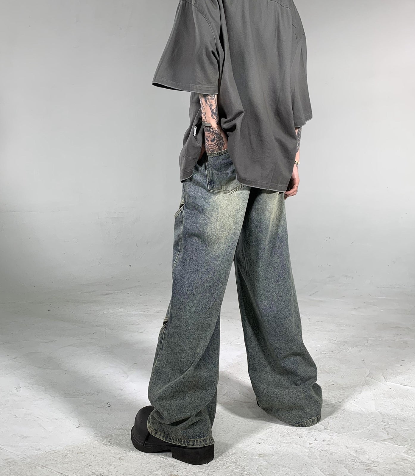 Deconstructed Hollow Metal Buckle Wide-leg Jeans WN1475