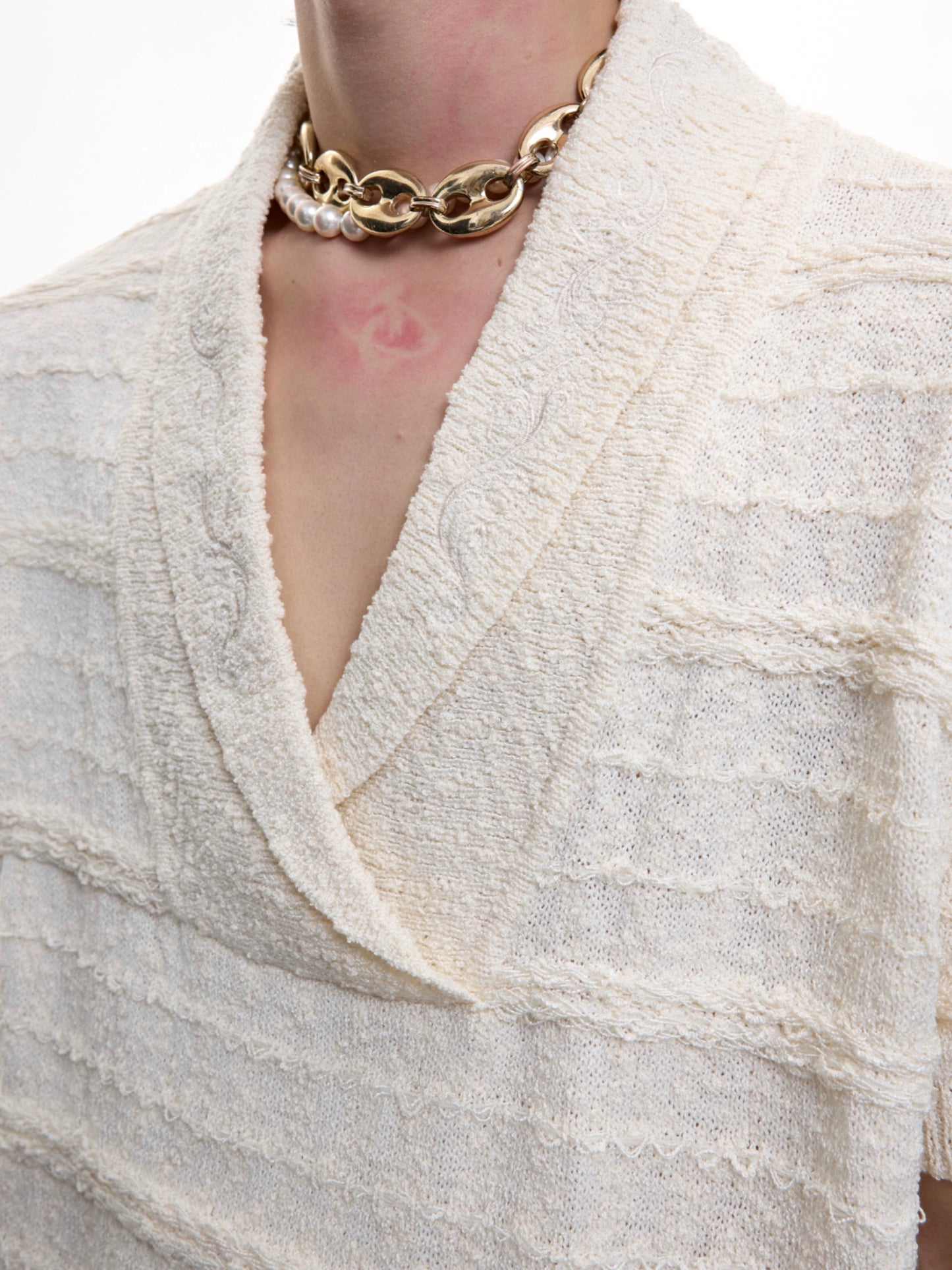 Embroidery V-Neck Short Sleeve Summer Knit T-shirt WN18369