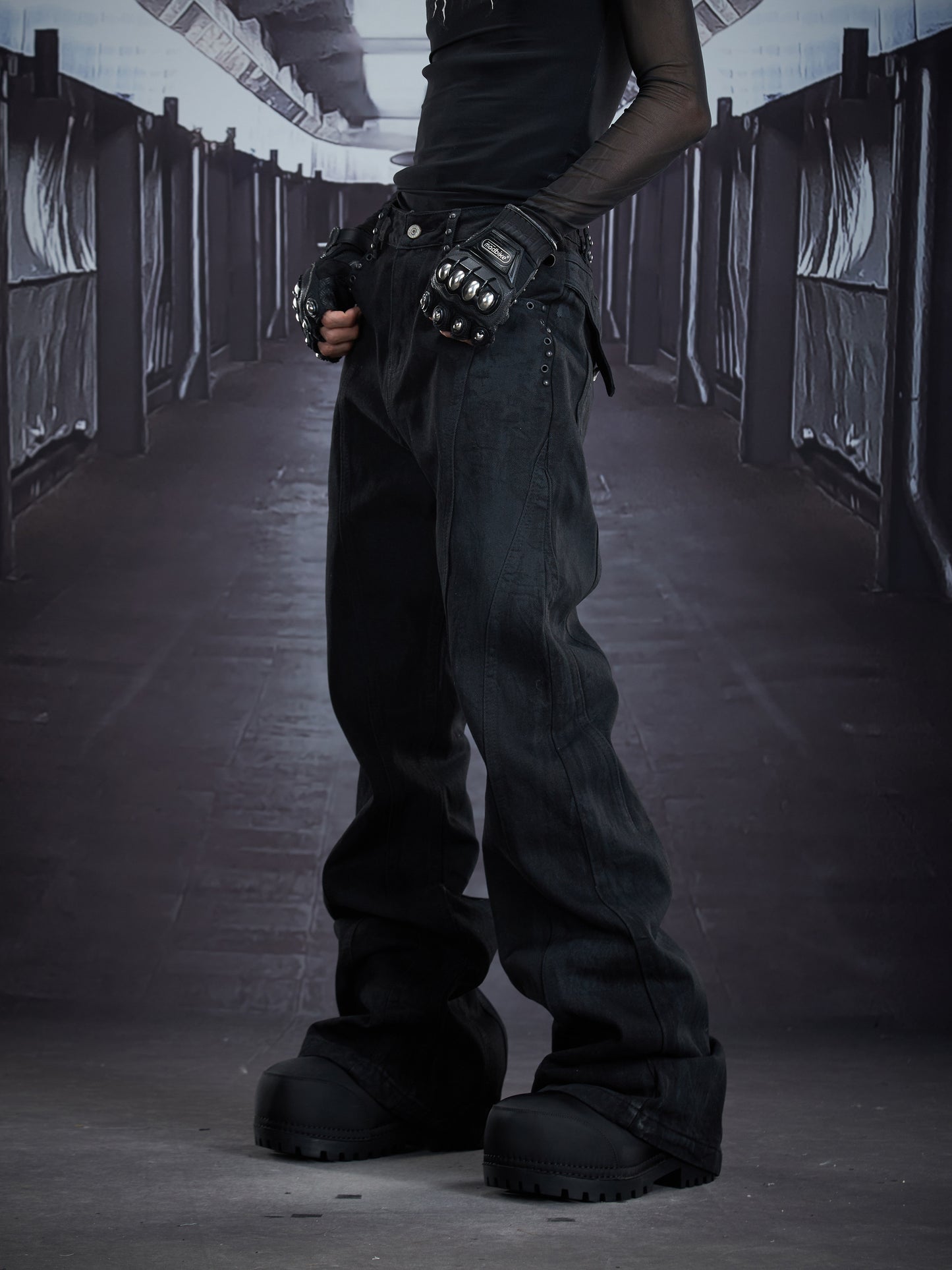 Coated Metal Stud Washed Damage Flare Denim Jeans WN22897