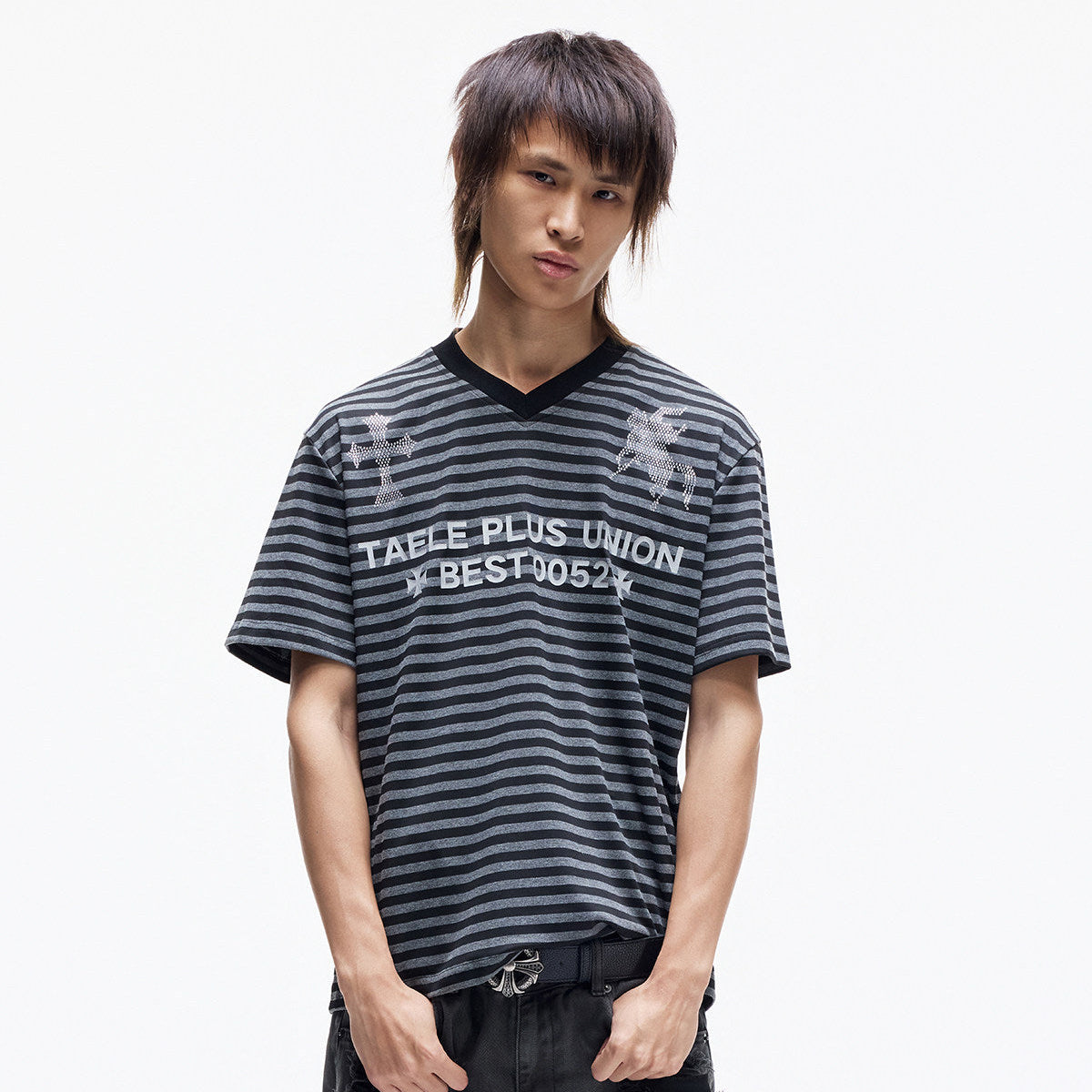 V-Neck Stripe Rhinestone Reflective Print Short Sleeve T-Shirt WN27301