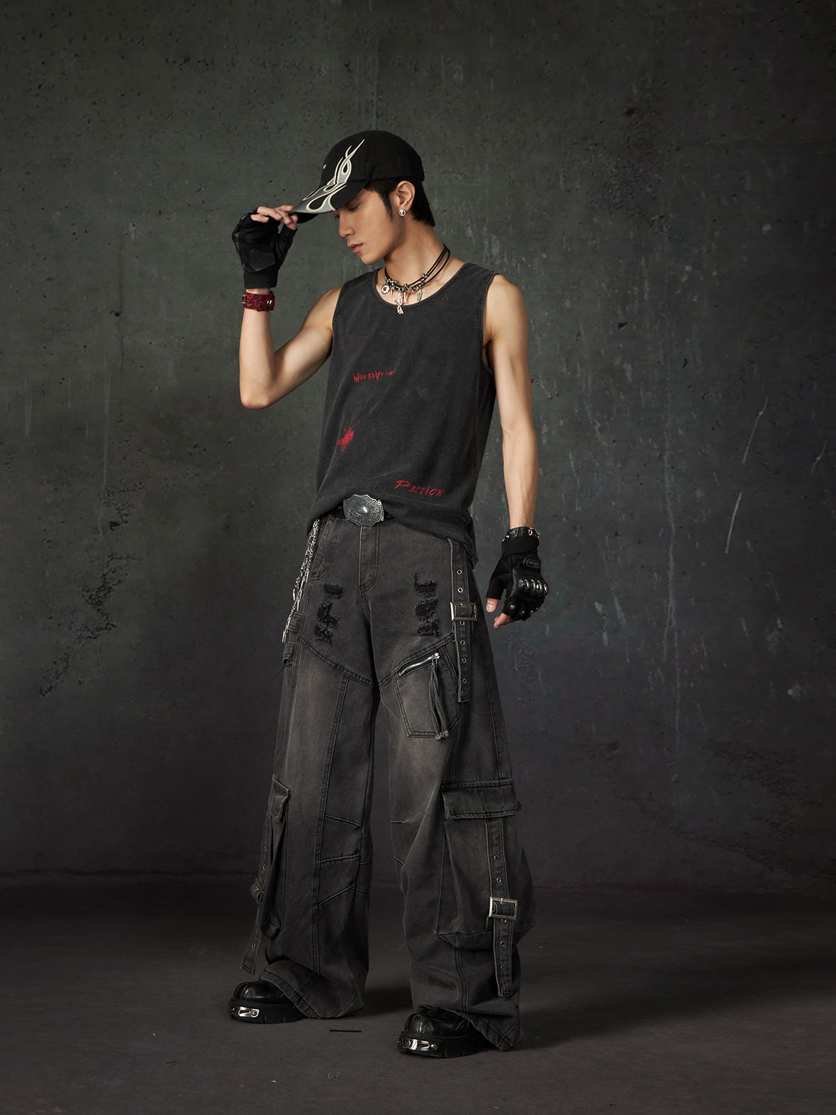 Multi-Pocket Damage Strap Design Wide-Leg Straight Cargo Denim Jeans WN15206