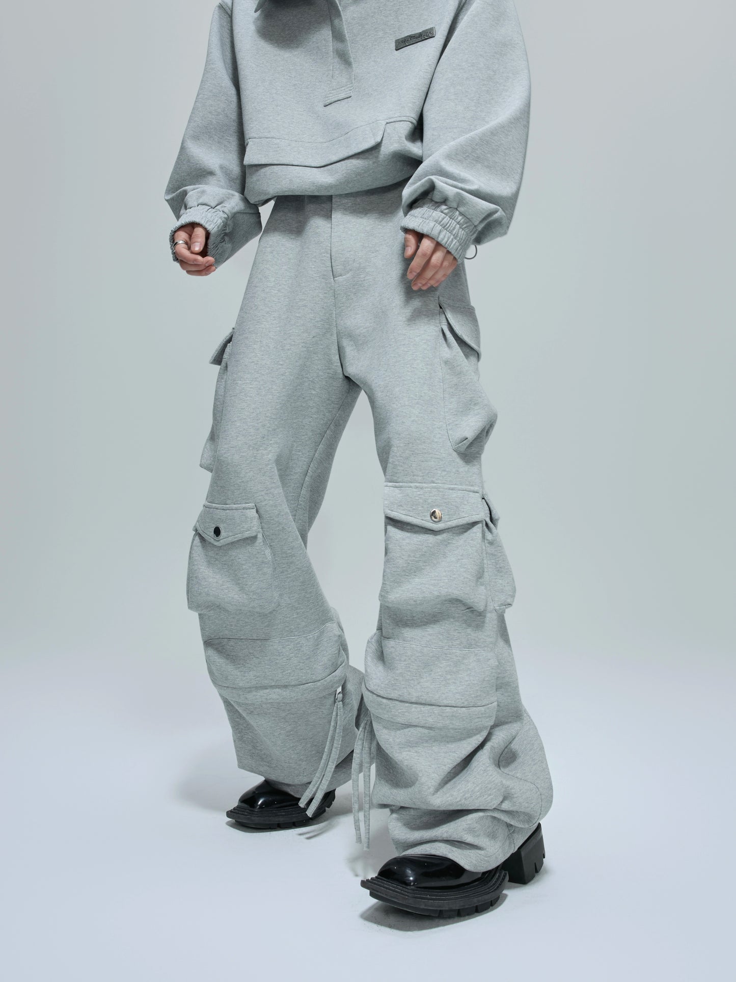 Standing-Collar Short Sweatshirt & Cargo Sweatpants Setup WN21754