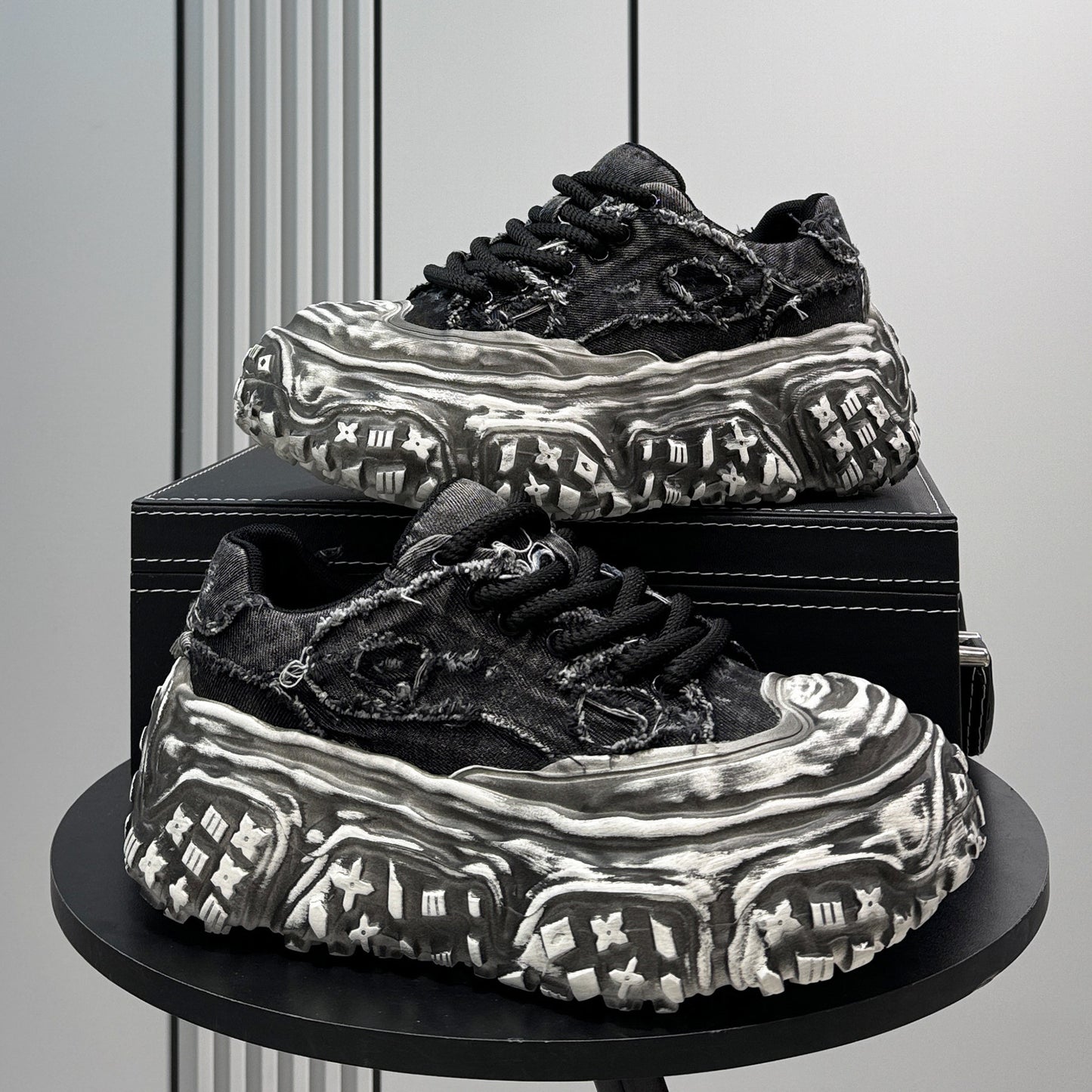 Damage Washed Platform Chunky Sole Sneakers WN24681