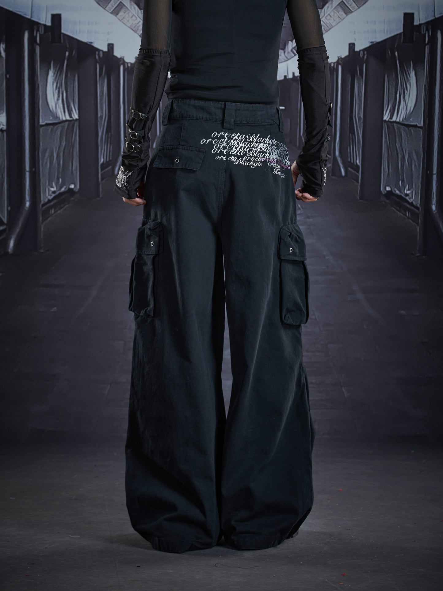 Deconstructed Patchwork Design Multi-Pocket Cargo Pants WN22832