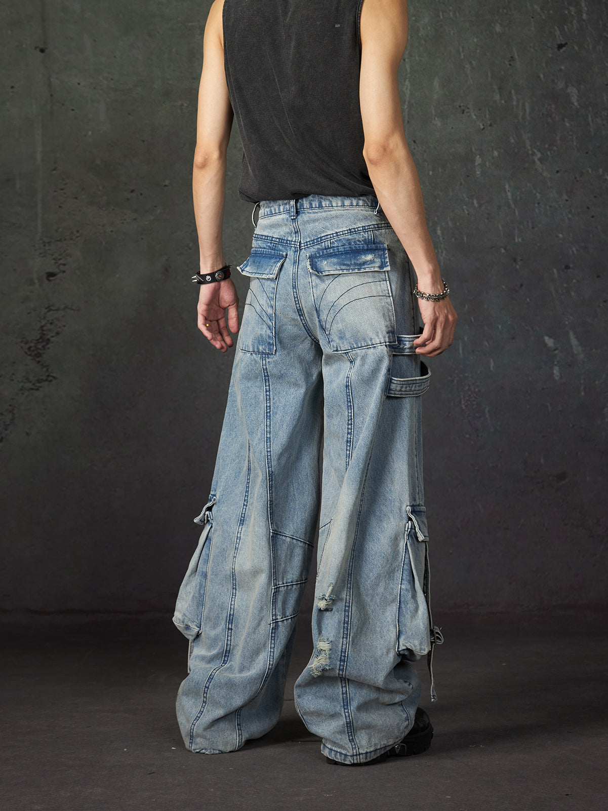 Multi-Pocket Damage Strap Design Wide-Leg Straight Cargo Denim Jeans WN15206