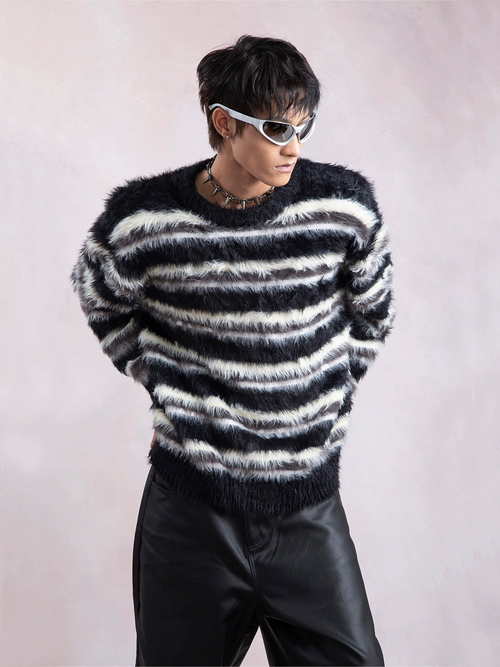 Contrasting Color Stripe Round Neck Knit Sweater WN9312