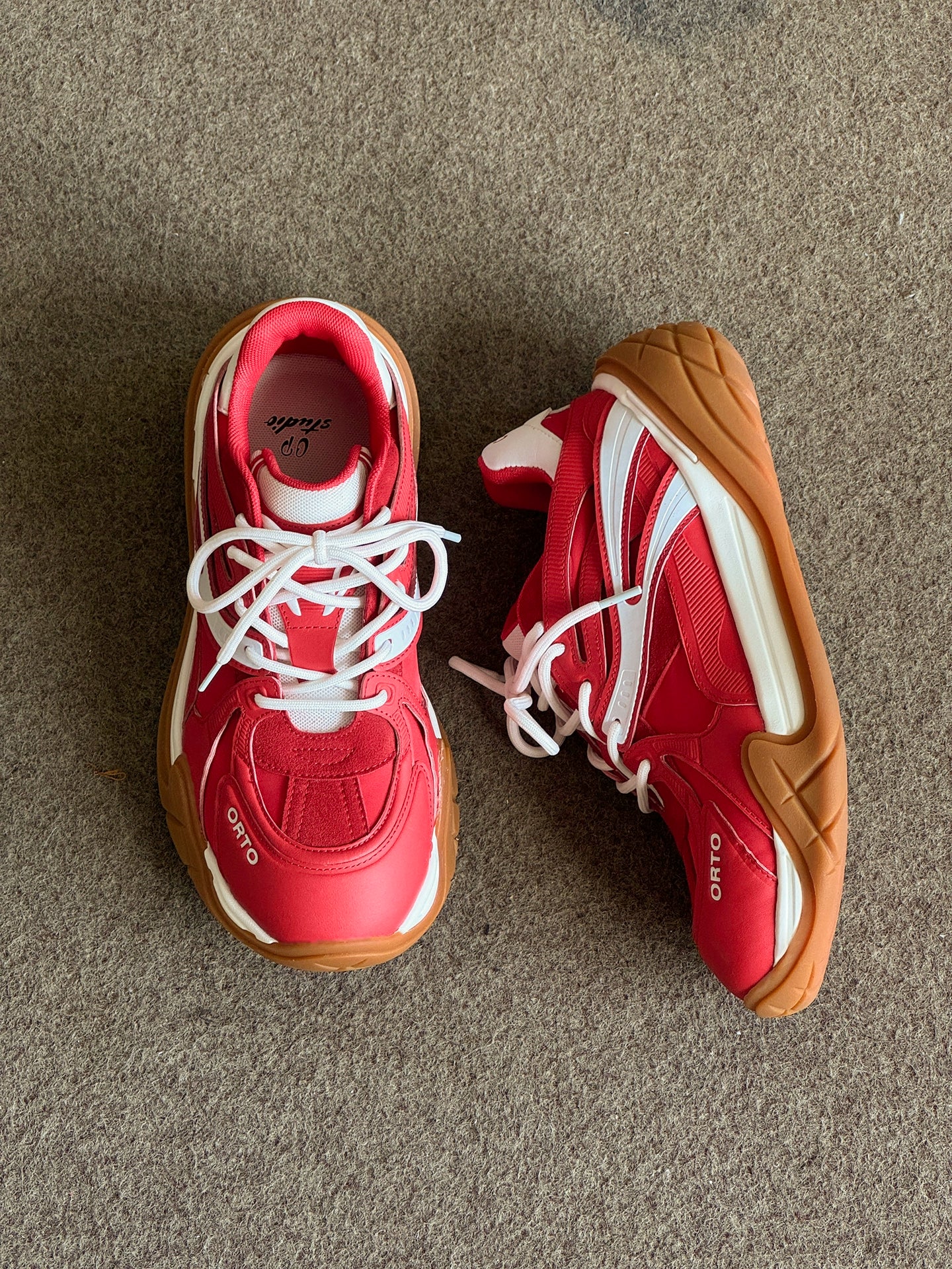 Thick Sole Sporty Training Sneakers WN21256