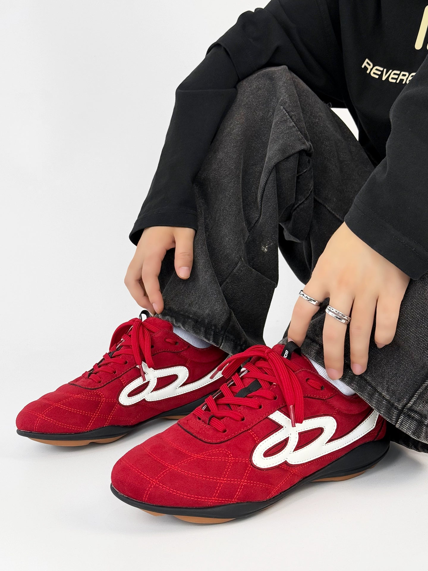 Thin Round-Toe Leather Sneakers WN19153