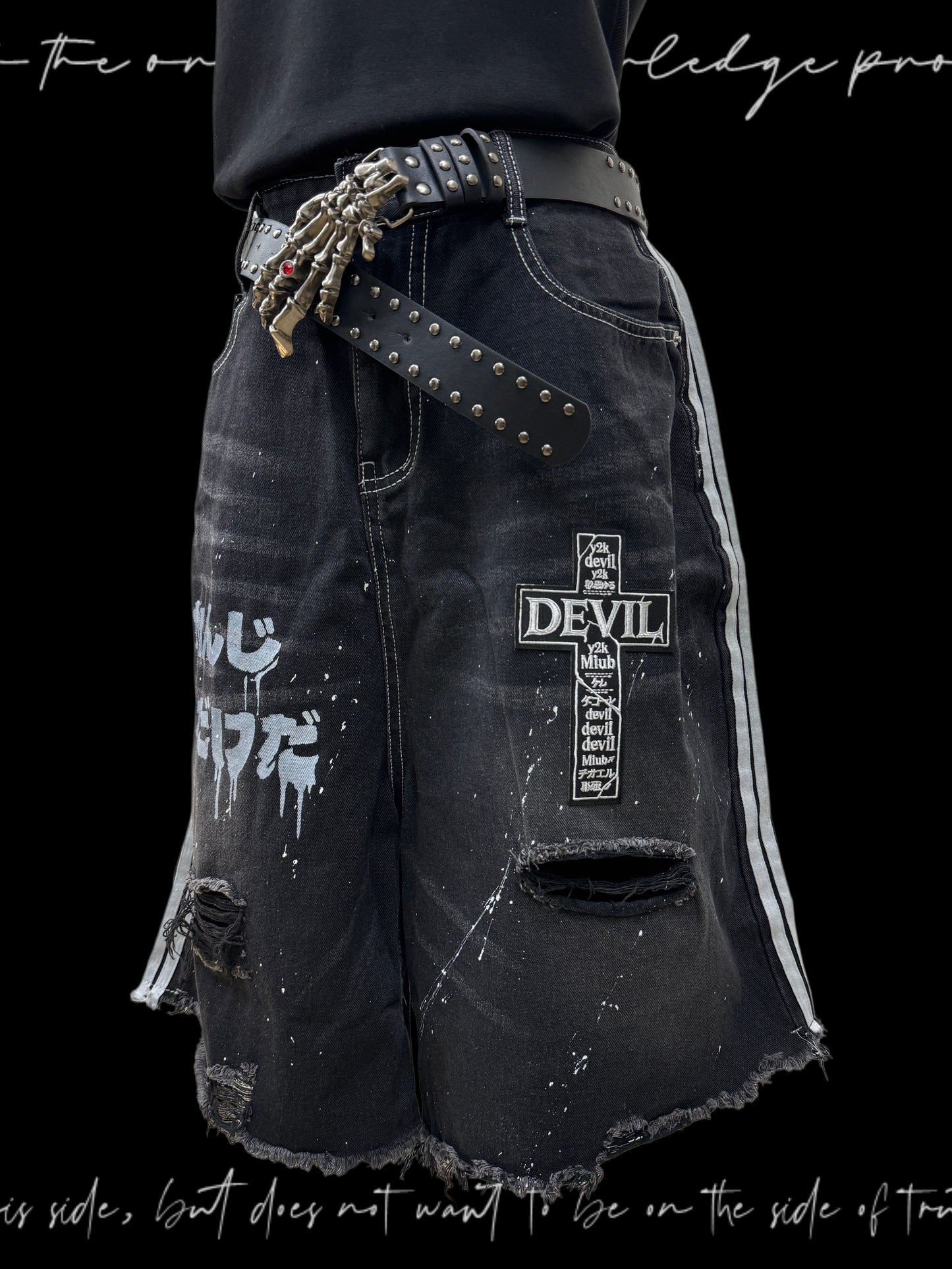 Paint Stripe Damage Denim Half Jeans & Skull Belt & Cross Belt & Belt Chain WN23784