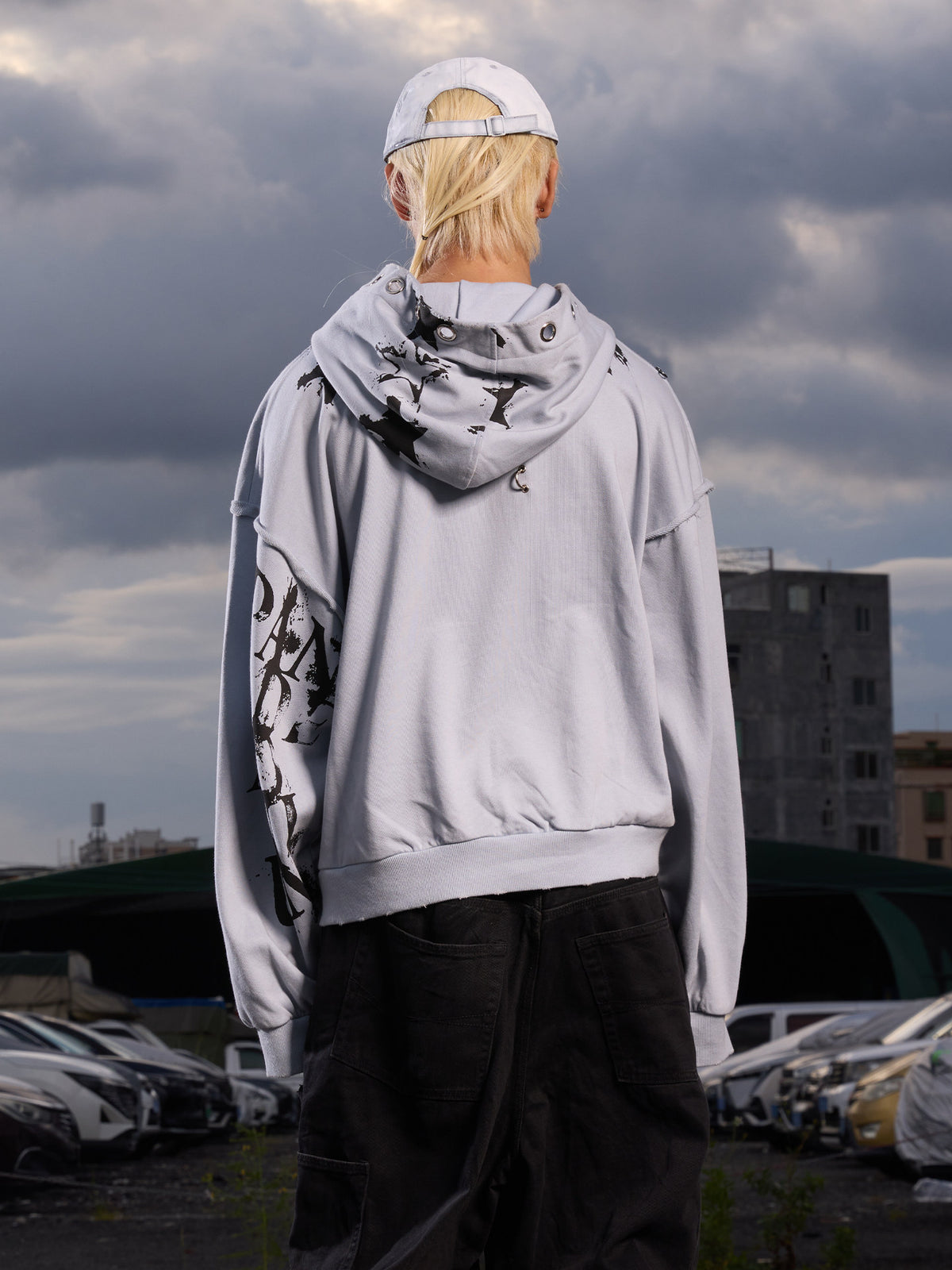 Deconstruction Damage Oversize Pullover Hoodie WN27104