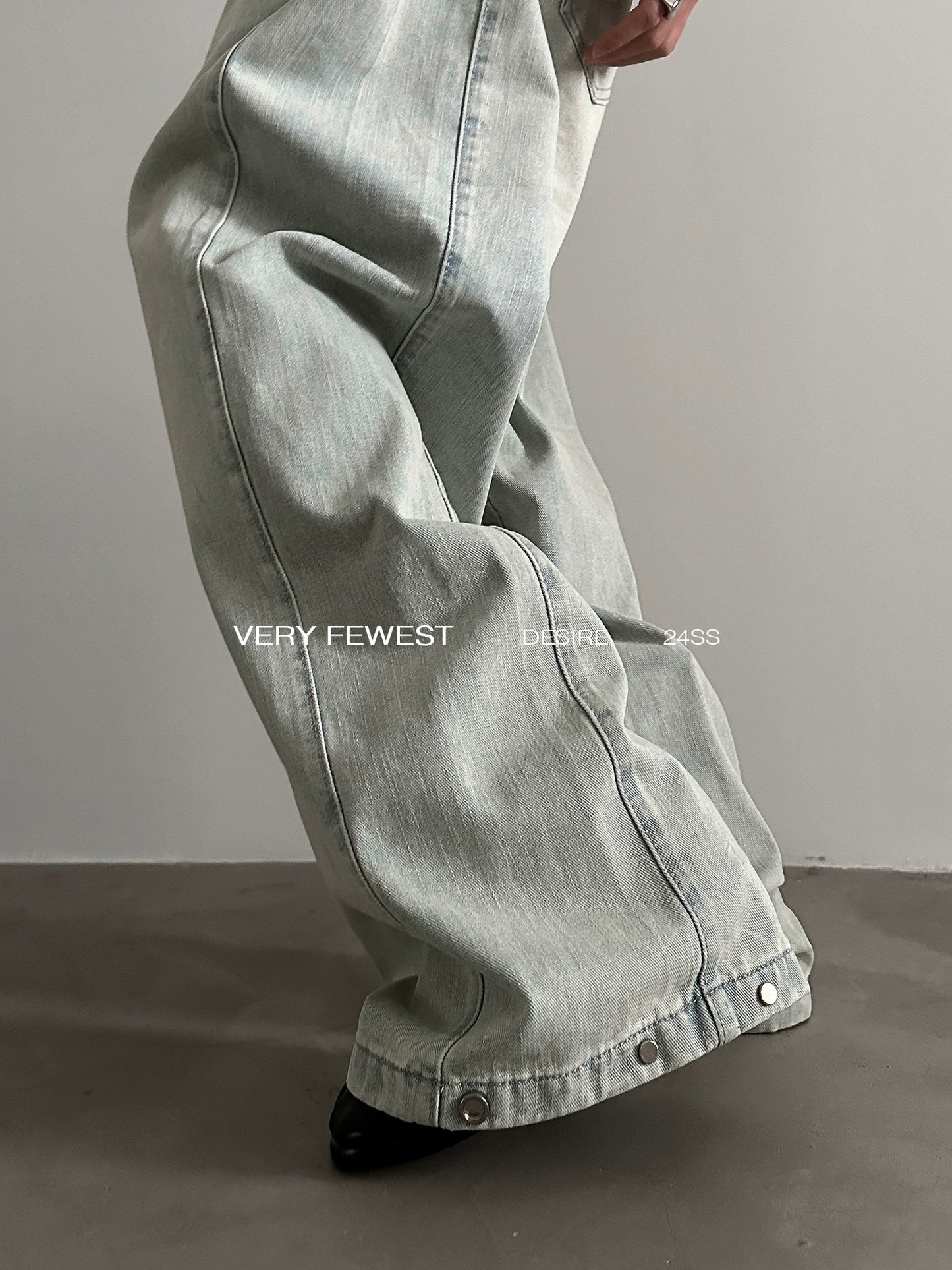 Metal Button Washed Wide Leg Denim Jeans WN8879