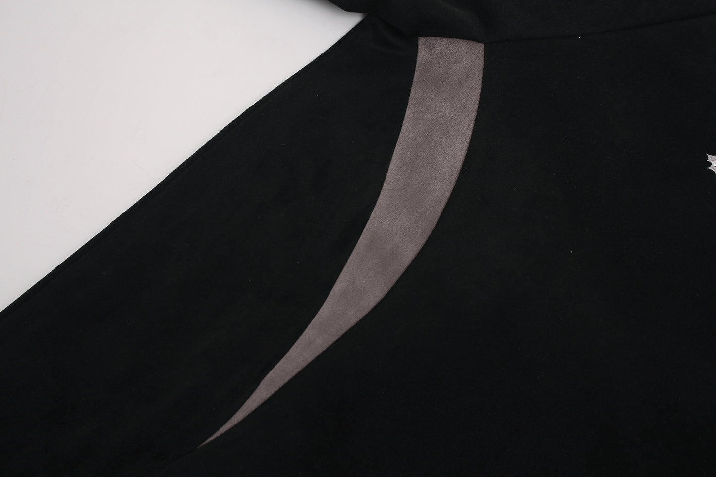 Color Block Suede Logo Short Sleeve T-Shirt WN25977