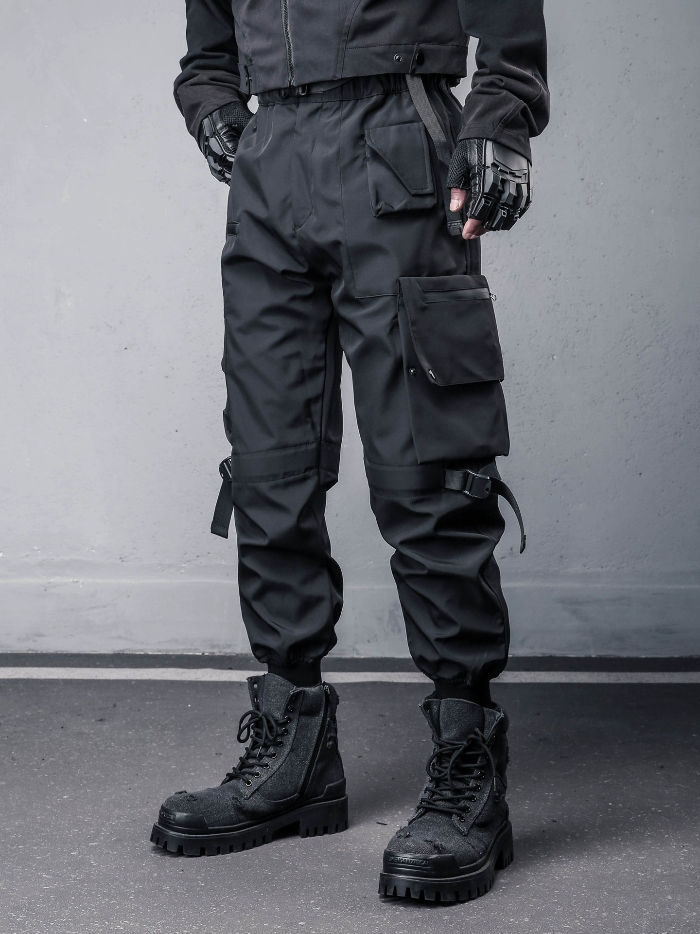 Multi Pocket Tactical Cuffed Cargo Pants WN22400