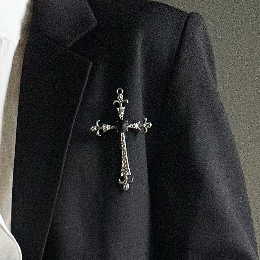 Rhinestone Cross Brooch WN23133