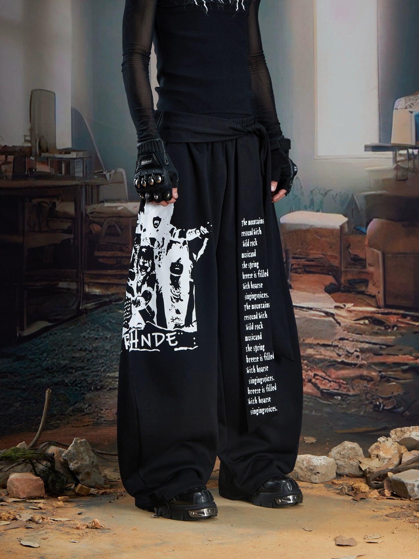 Letter Portrait Print Strap Wide Leg Sweatpants WN21353