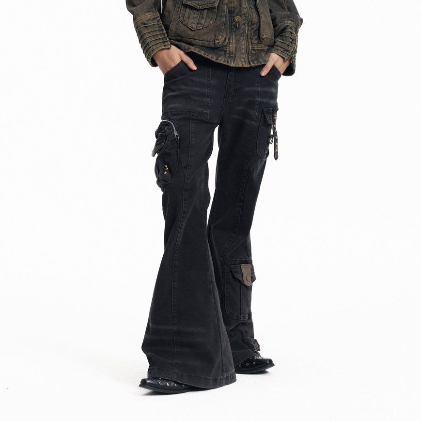 Low-Rise Multi-Pocket Panel Flare Denim Jeans WN27331