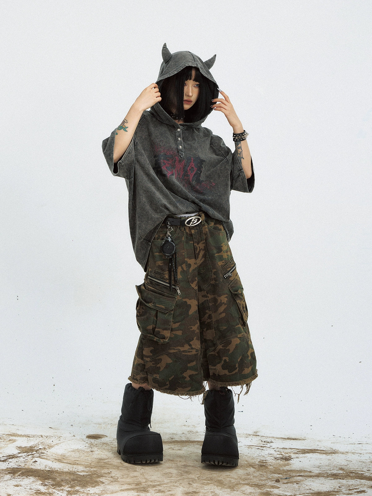 Art Graphic Washed Short Sleeve Hoodie WN18278