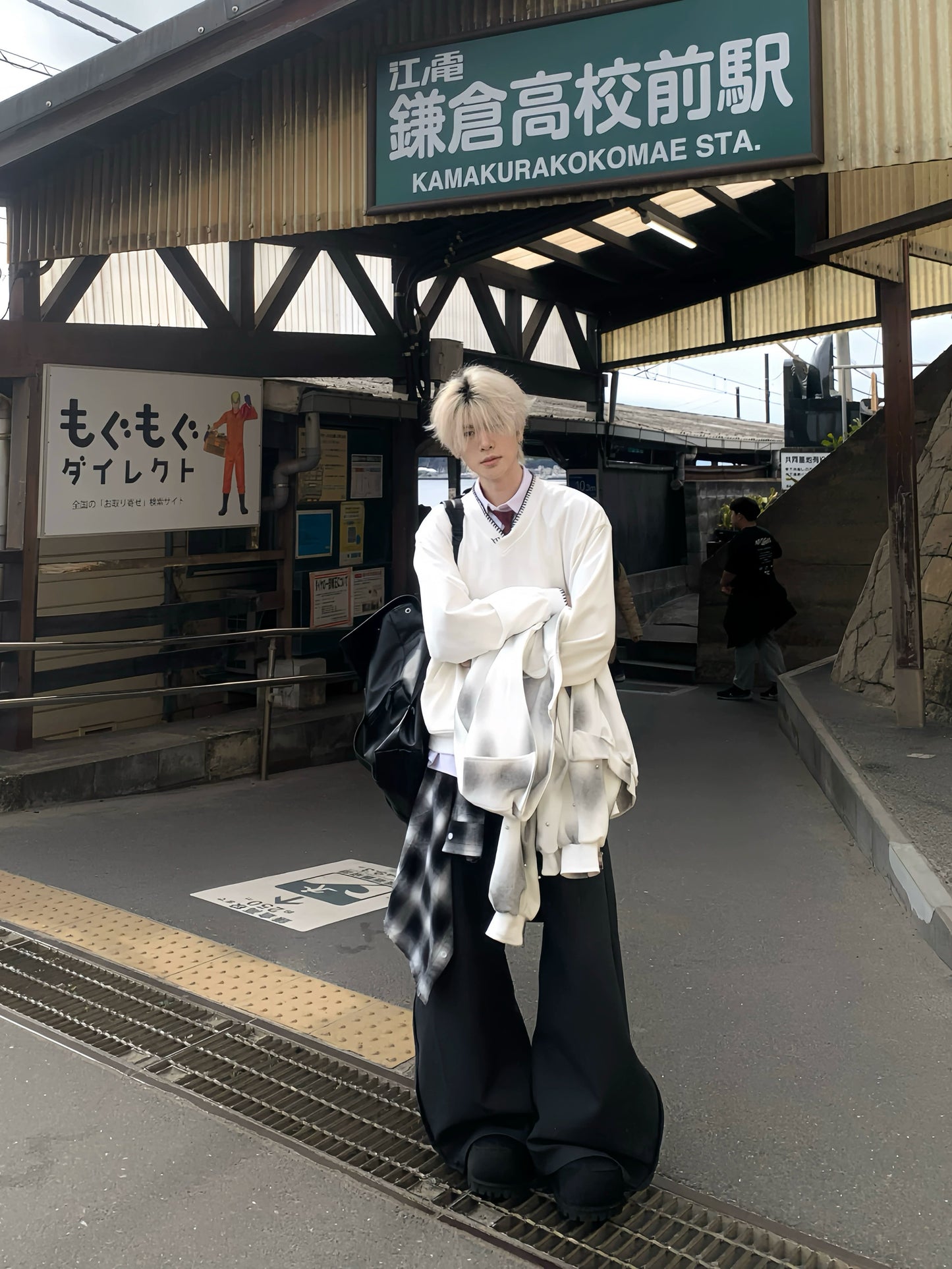 Embroidery Design Oversize V-Neck Long Sleeve T-Shirt WN19768