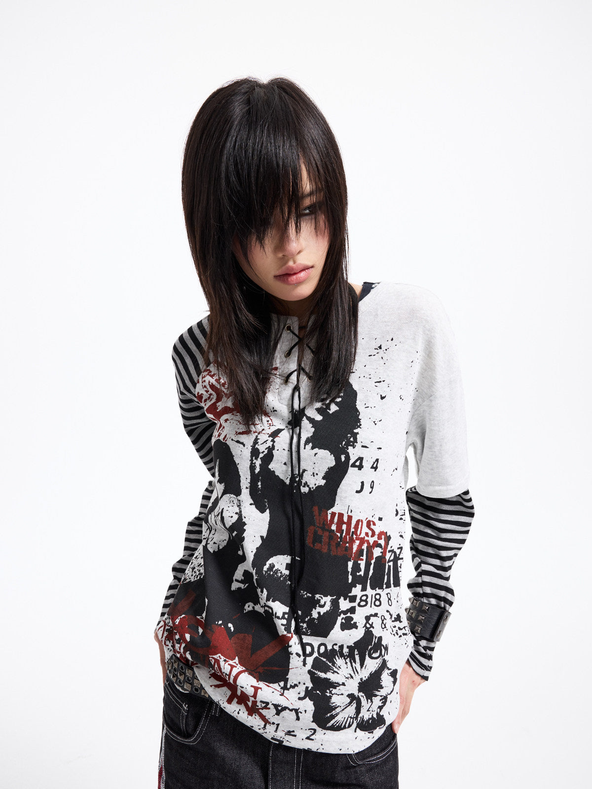 Fake Layered Raglan Sleeve Graffiti Print Long Sleeve T-Shirt WN27365