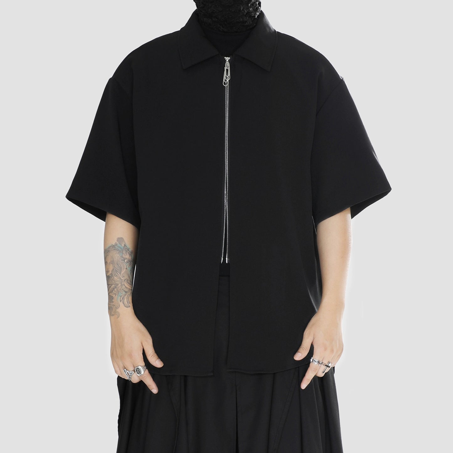 Black Color Zipper Short Sleeve Shirt WN20138