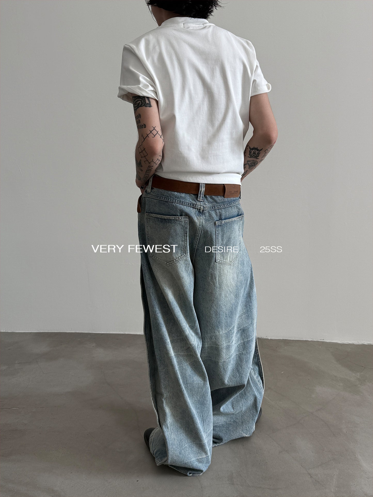 Whisker Wash Wide Leg Denim Jeans WN15286