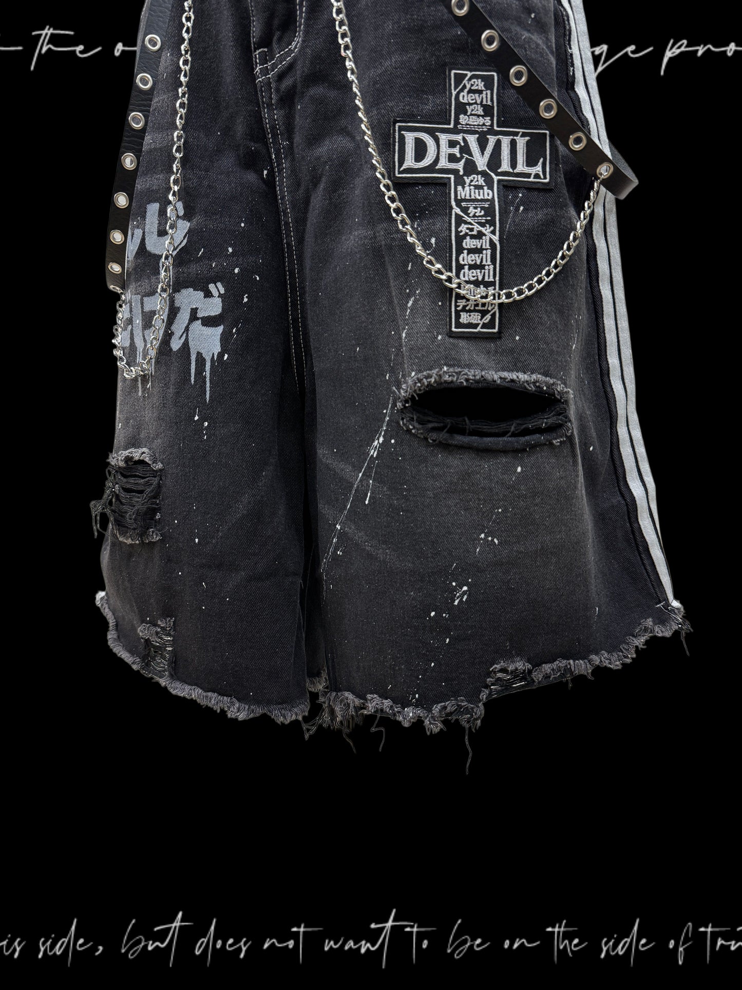 Paint Stripe Damage Denim Half Jeans & Skull Belt & Cross Belt & Belt Chain WN23784