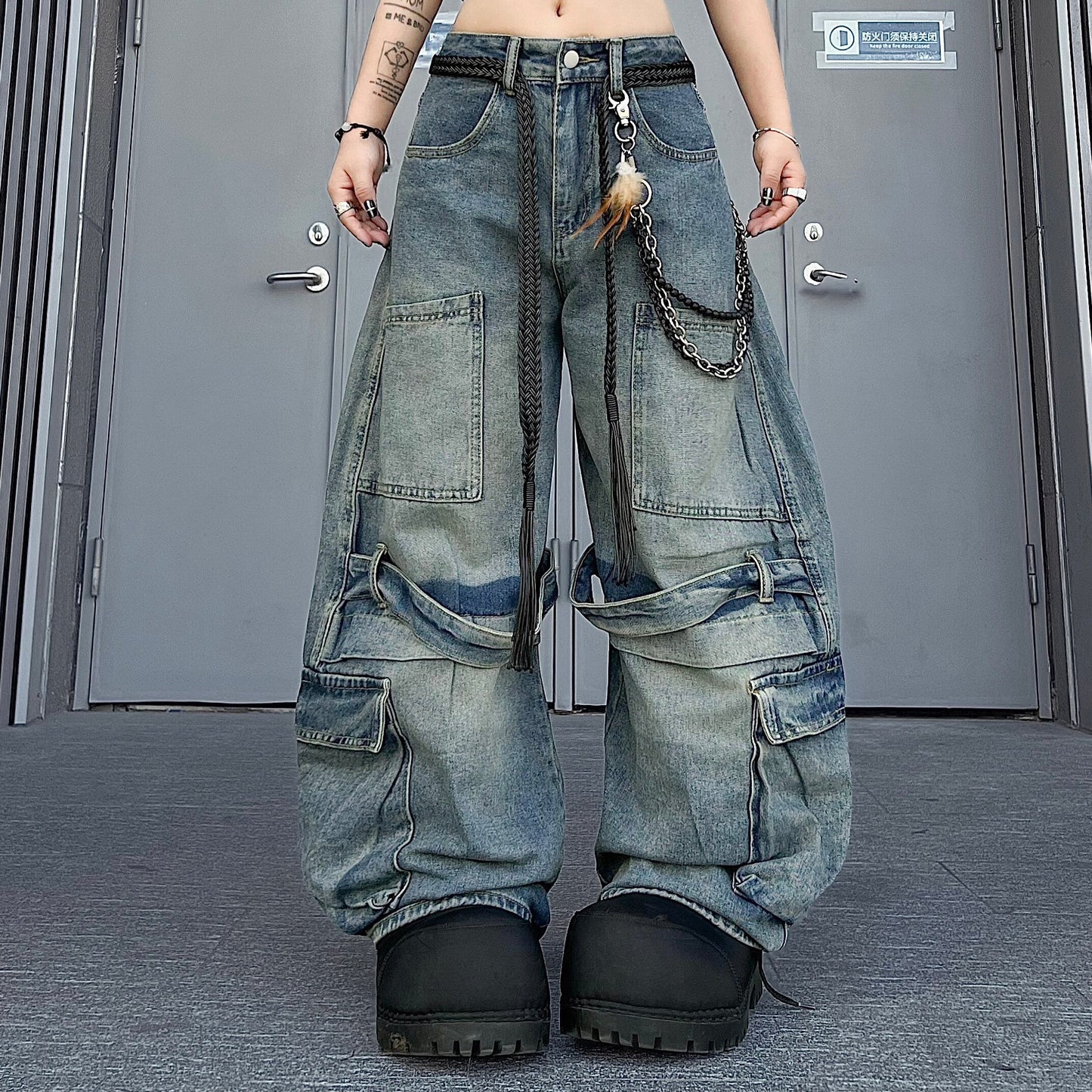 Multi-Pocket Washed Curved Wide Leg Cargo Denim Jeans WN24221