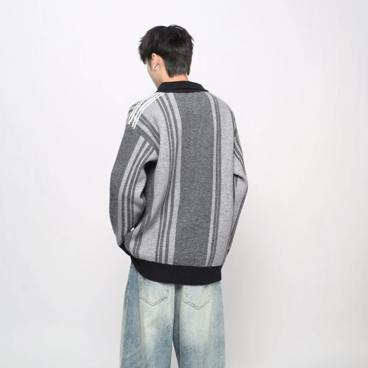 Badge Embroidery Polo Collar Knit Sweater WN21045